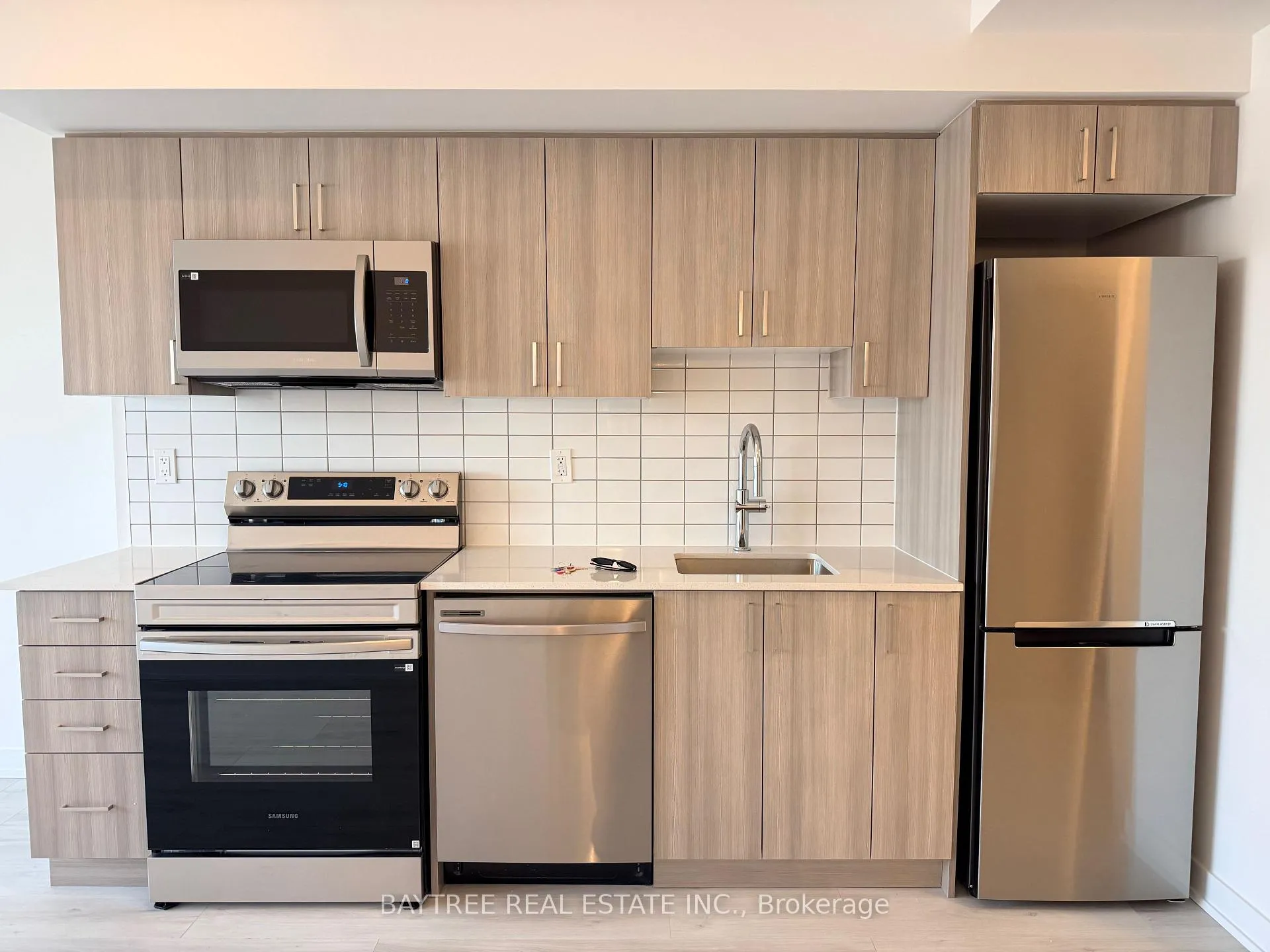 Photo 5 of Unit 502, 1010 Sandy Beach Road, Pickering, Bay Ridges — HOMEH