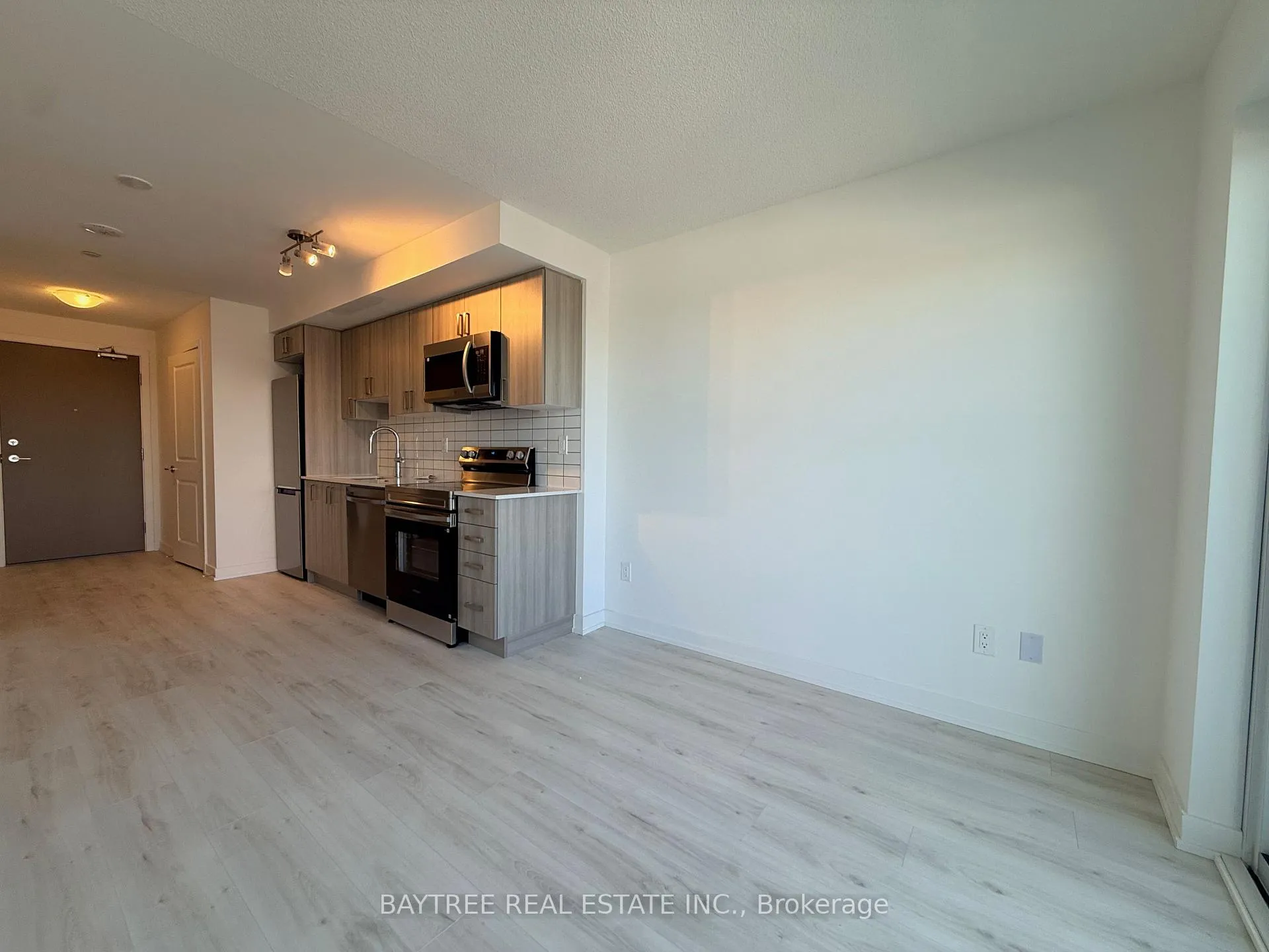 Photo 6 of Unit 502, 1010 Sandy Beach Road, Pickering, Bay Ridges — HOMEH