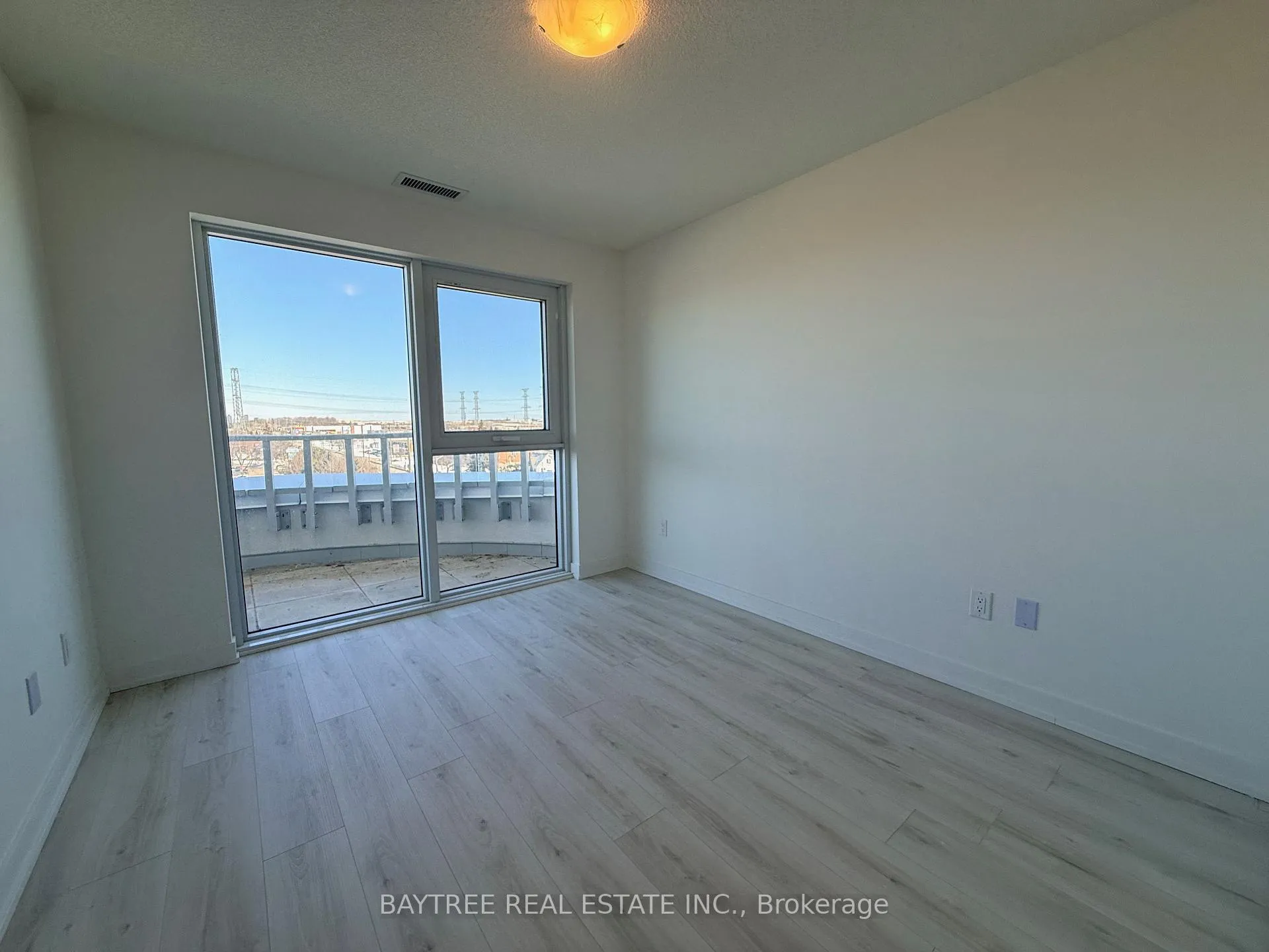 Photo 9 of Unit 502, 1010 Sandy Beach Road, Pickering, Bay Ridges — HOMEH