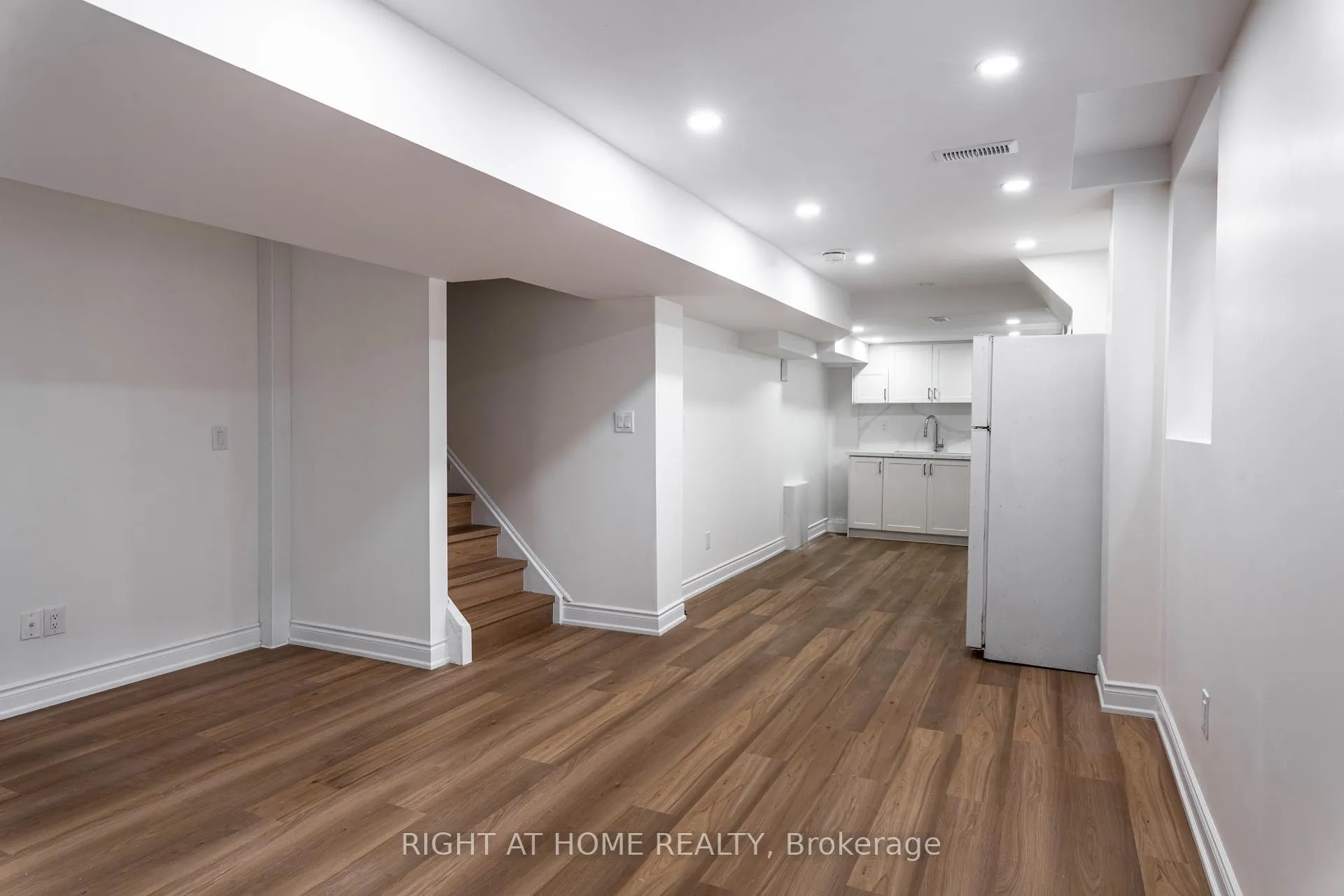 Photo 3 of Unit Lower, 58 Lockheed Crescent, Brampton, Fletcher's Meadow — HOMEH