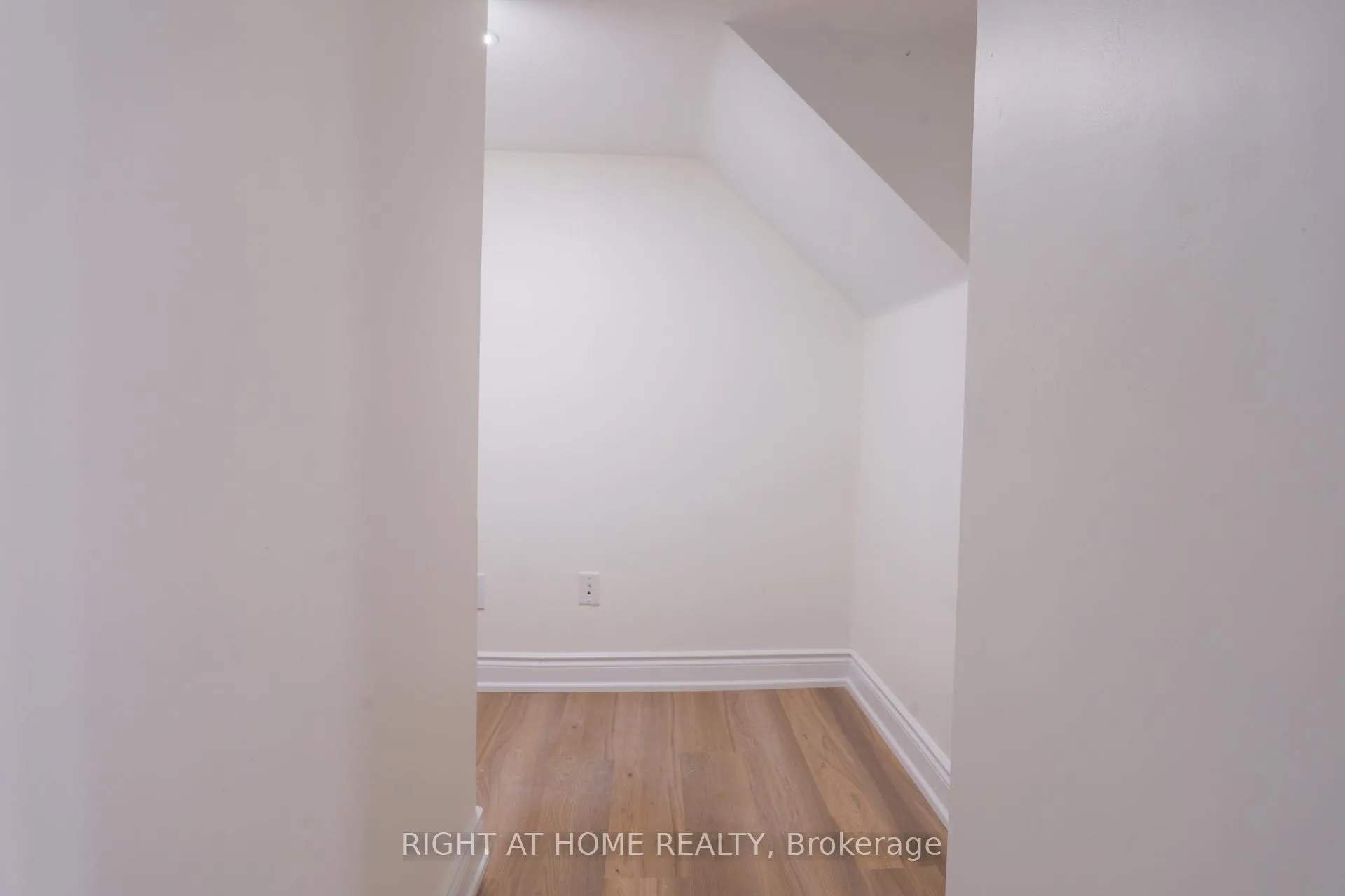 Photo 17 of Unit Lower, 58 Lockheed Crescent, Brampton, Fletcher's Meadow — HOMEH