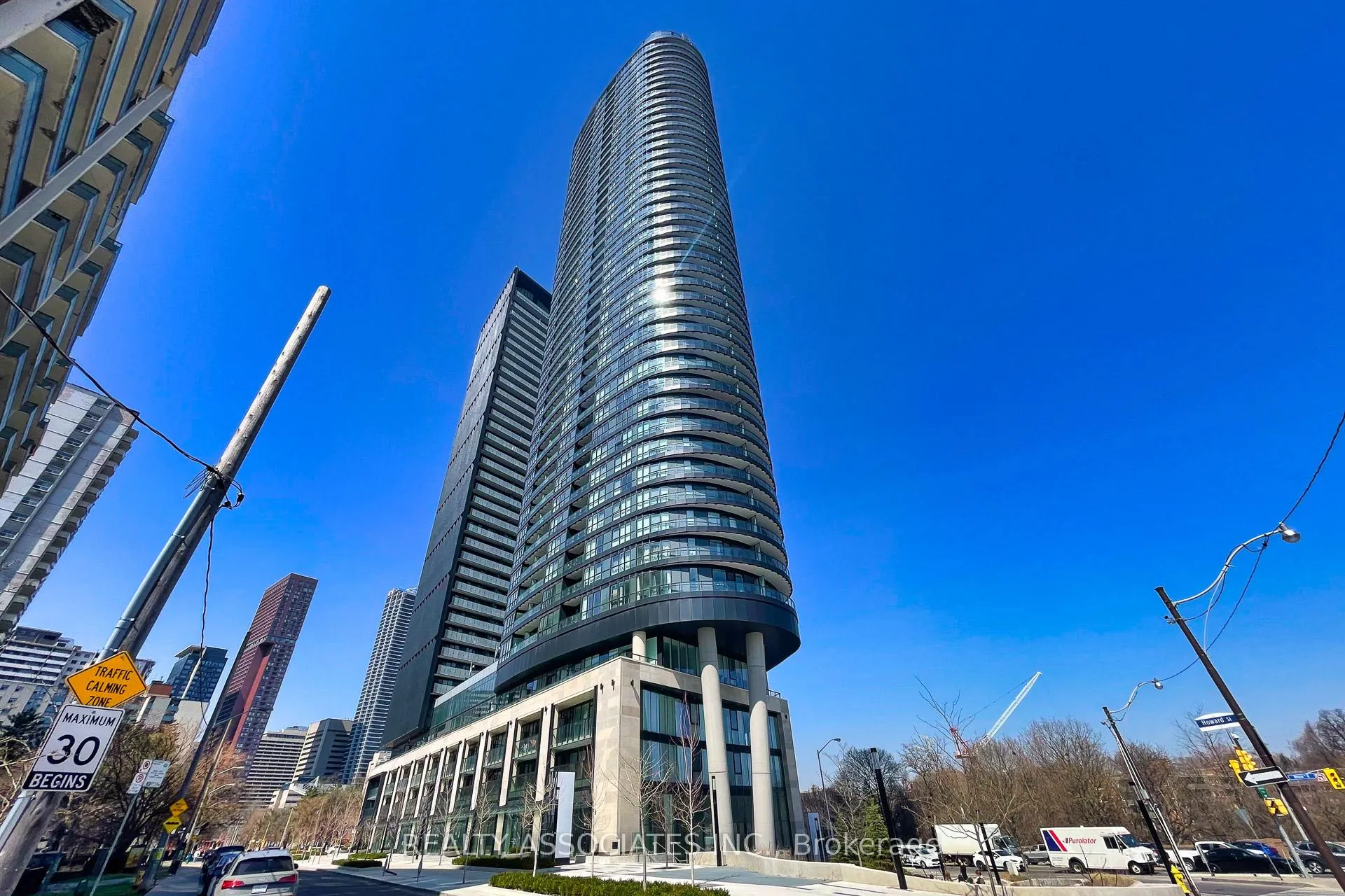 Front of Unit 2817, 585 Bloor Street E
