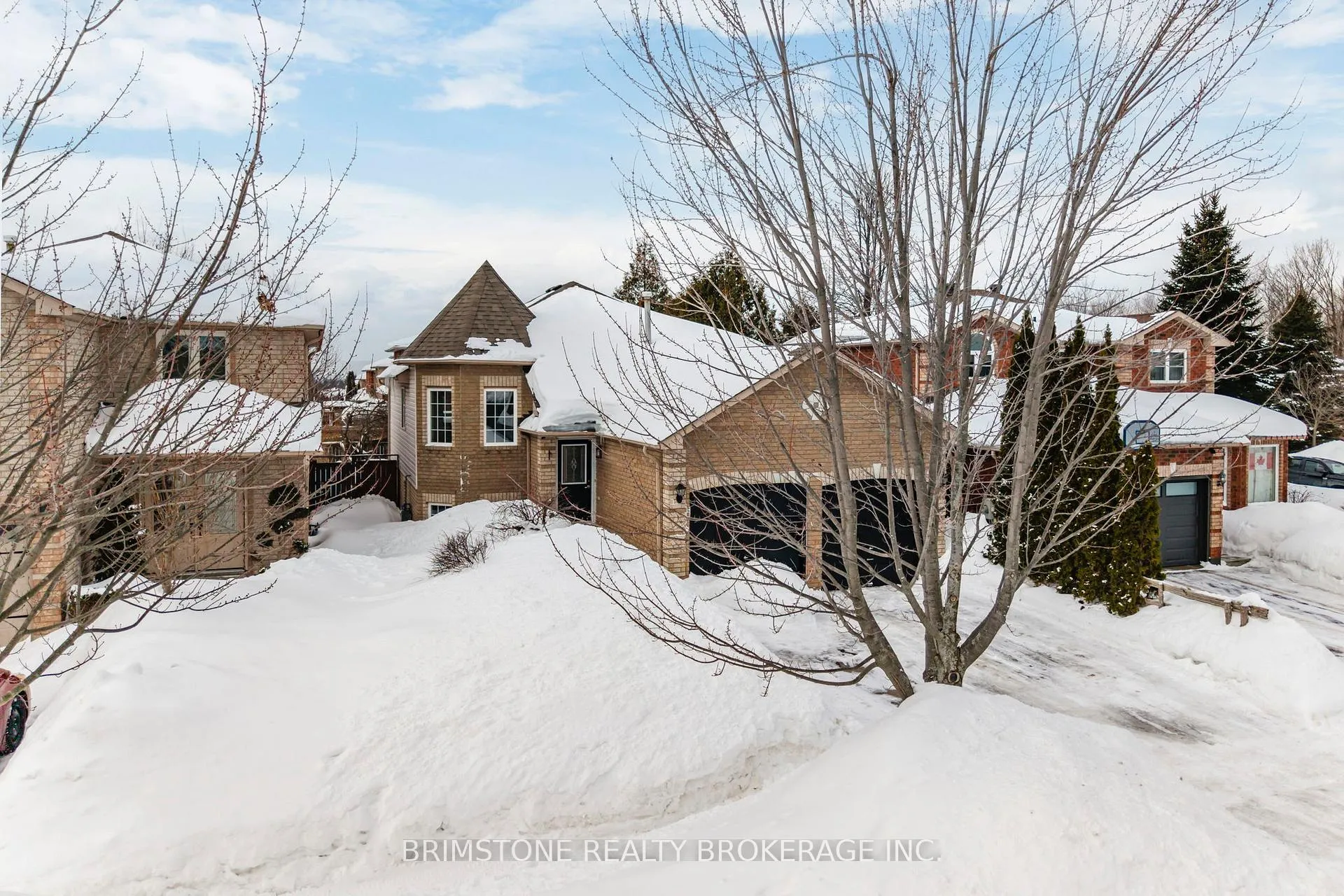 Photo 3 of 22 Dykstra Drive, Barrie, Holly — HOMEH