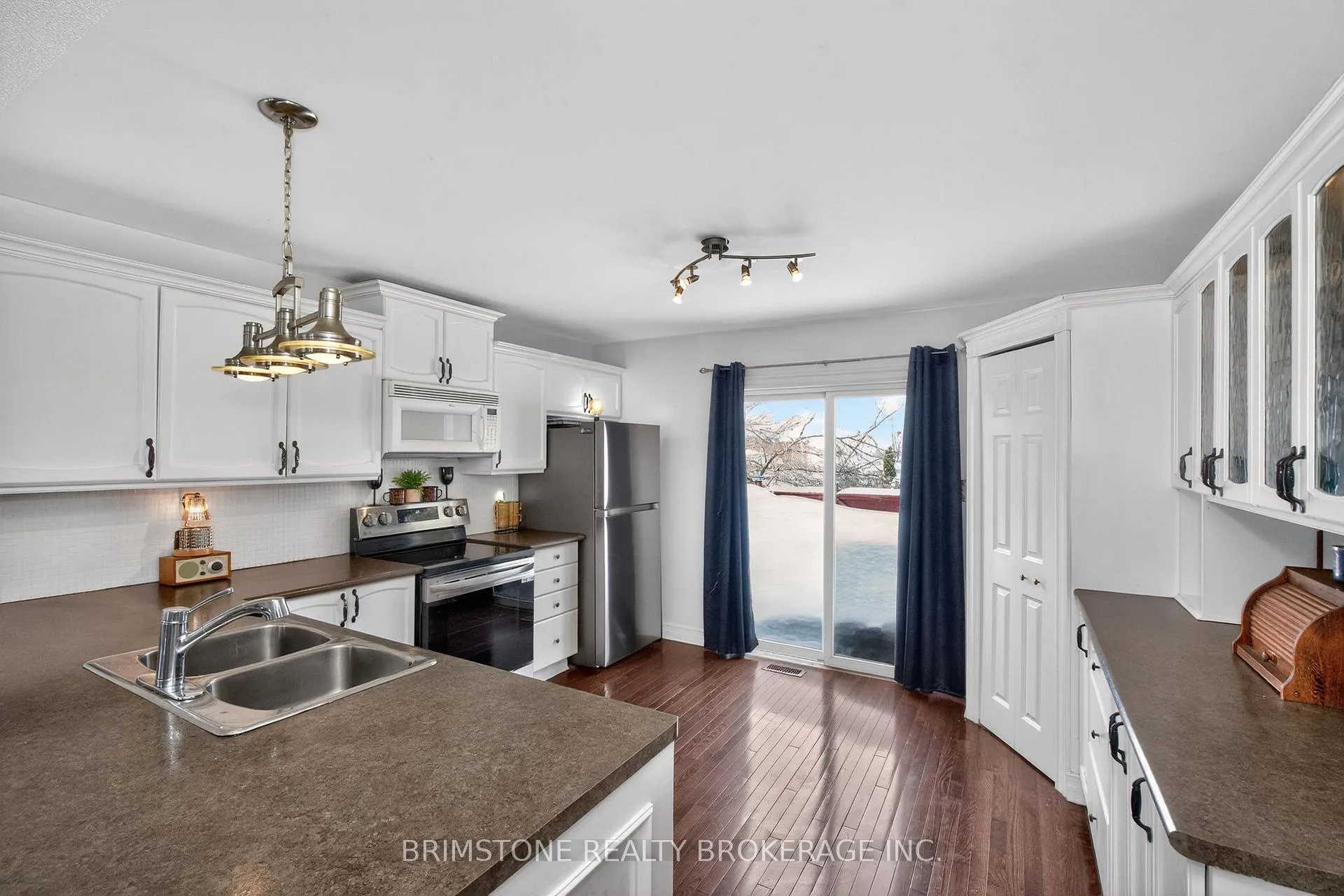 Photo 6 of 22 Dykstra Drive, Barrie, Holly — HOMEH