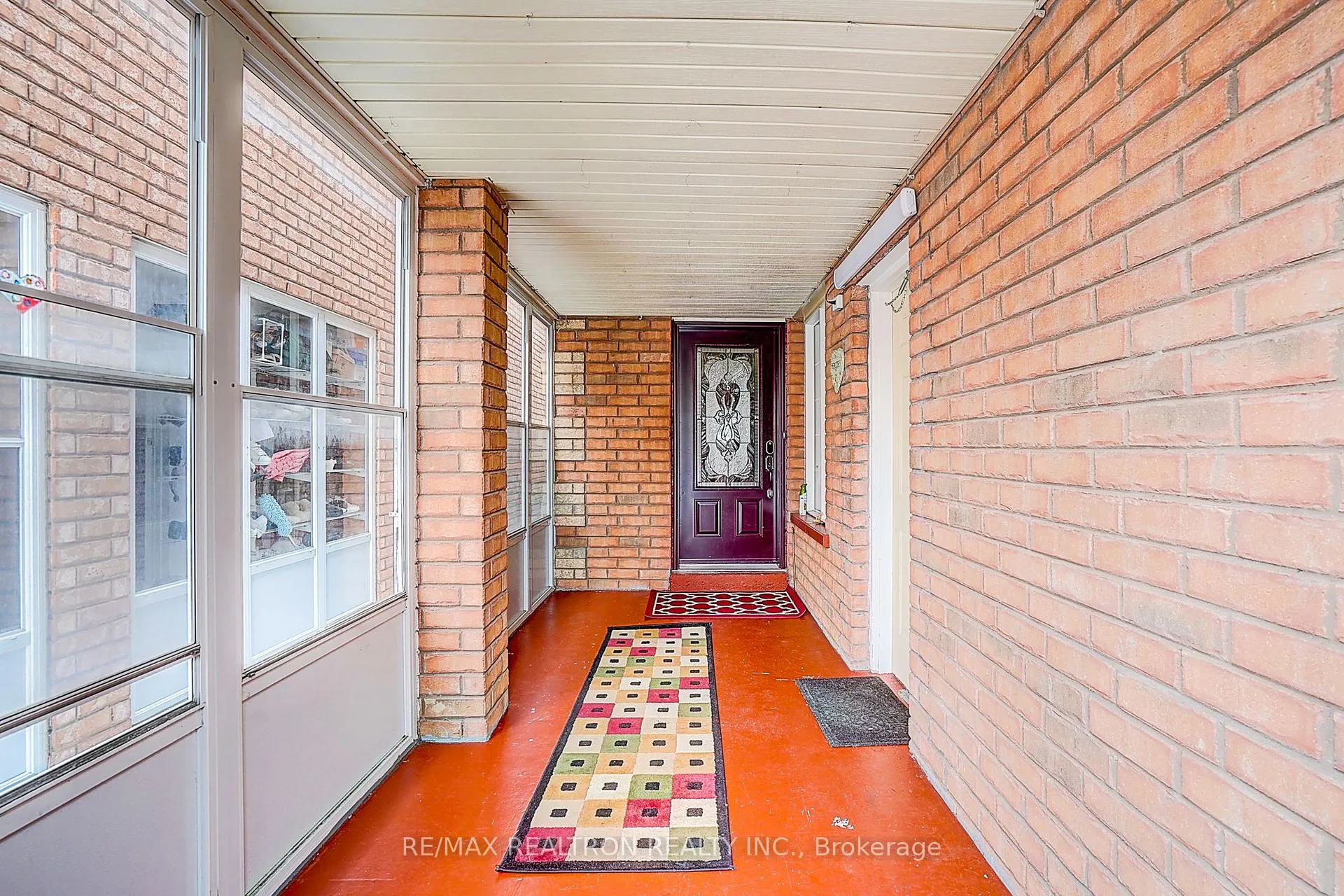 Photo 3 of 11 Stella Drive, Markham, Middlefield — HOMEH