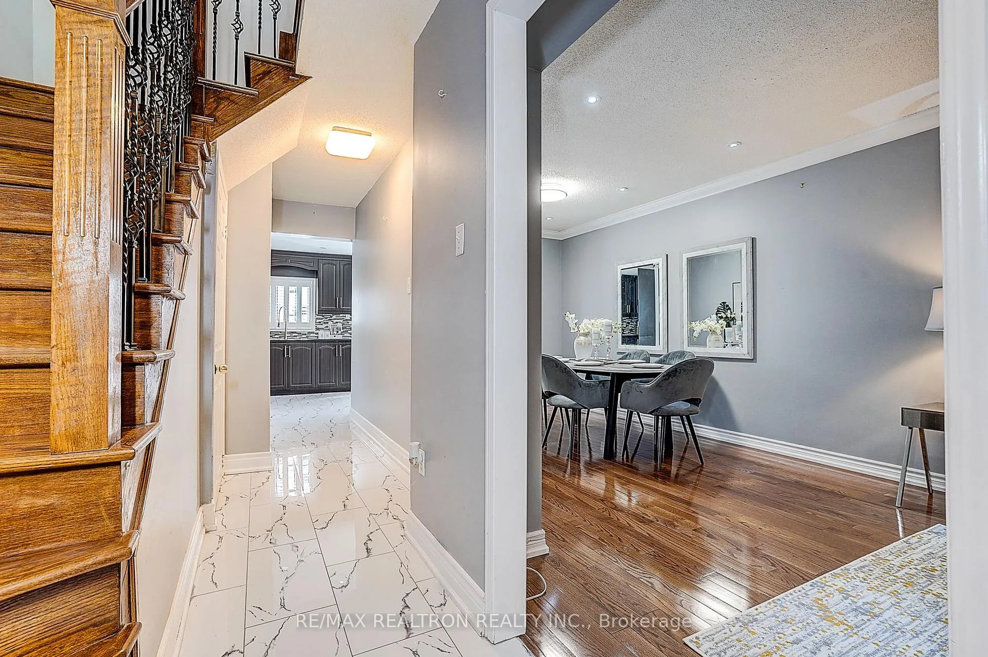 Photo 5 of 11 Stella Drive, Markham, Middlefield — HOMEH