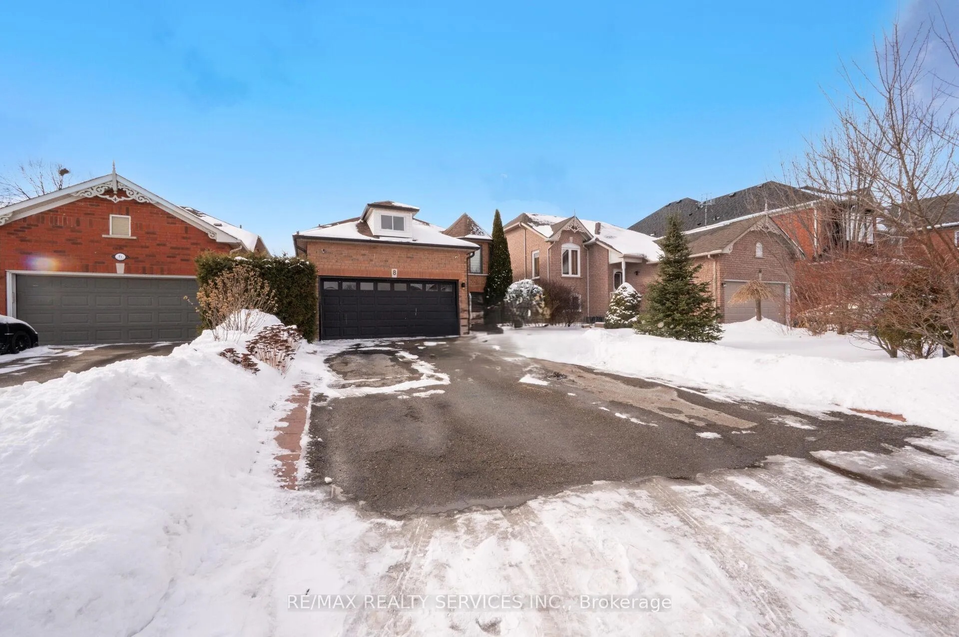 Photo 3 of 8 Bradwick Court, Caledon, Rural Caledon — HOMEH