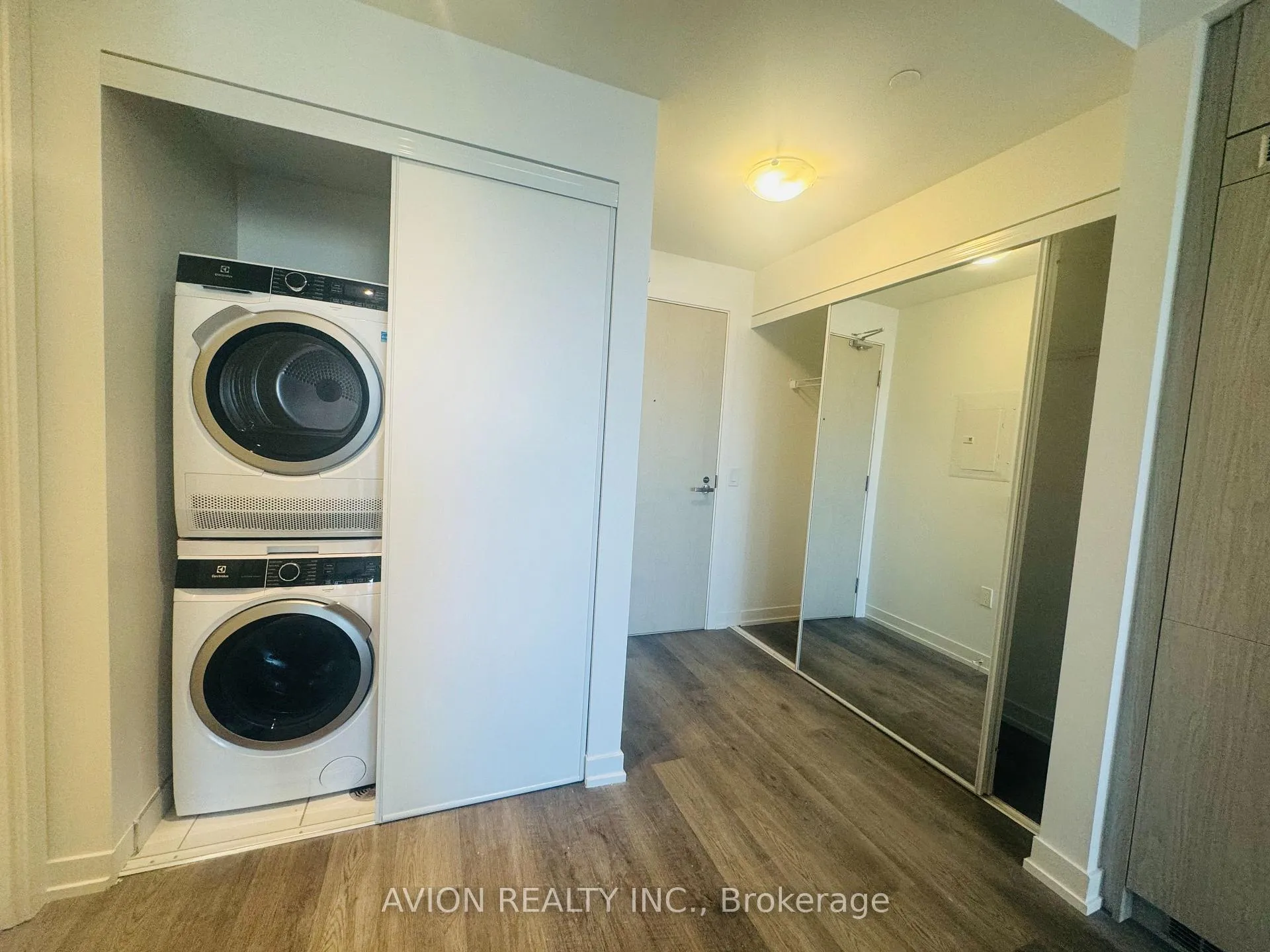 Photo 1 of Unit 6202, 55 Cooper Street, Toronto, Waterfront Communities — HOMEH