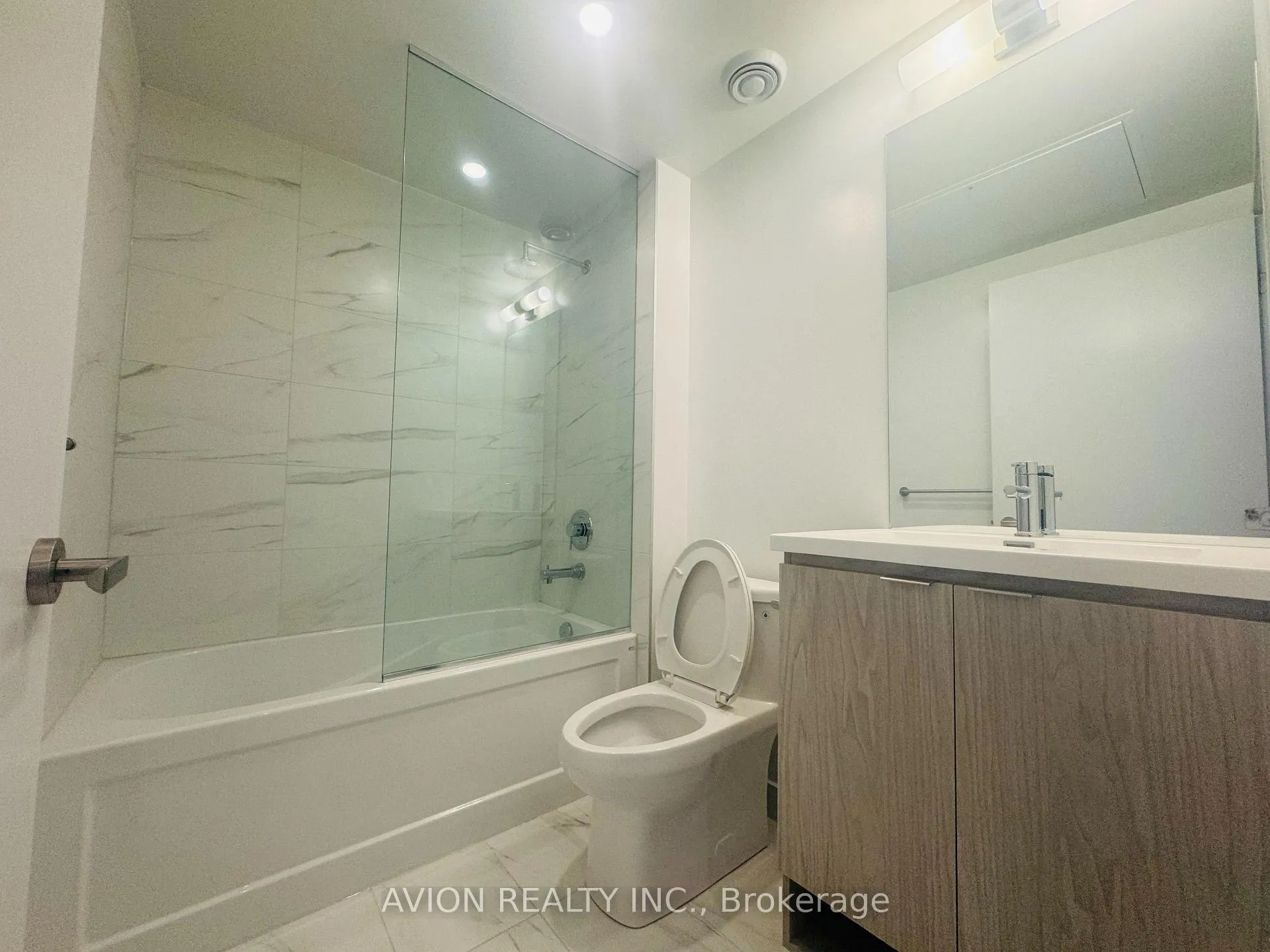Photo 2 of Unit 6202, 55 Cooper Street, Toronto, Waterfront Communities — HOMEH