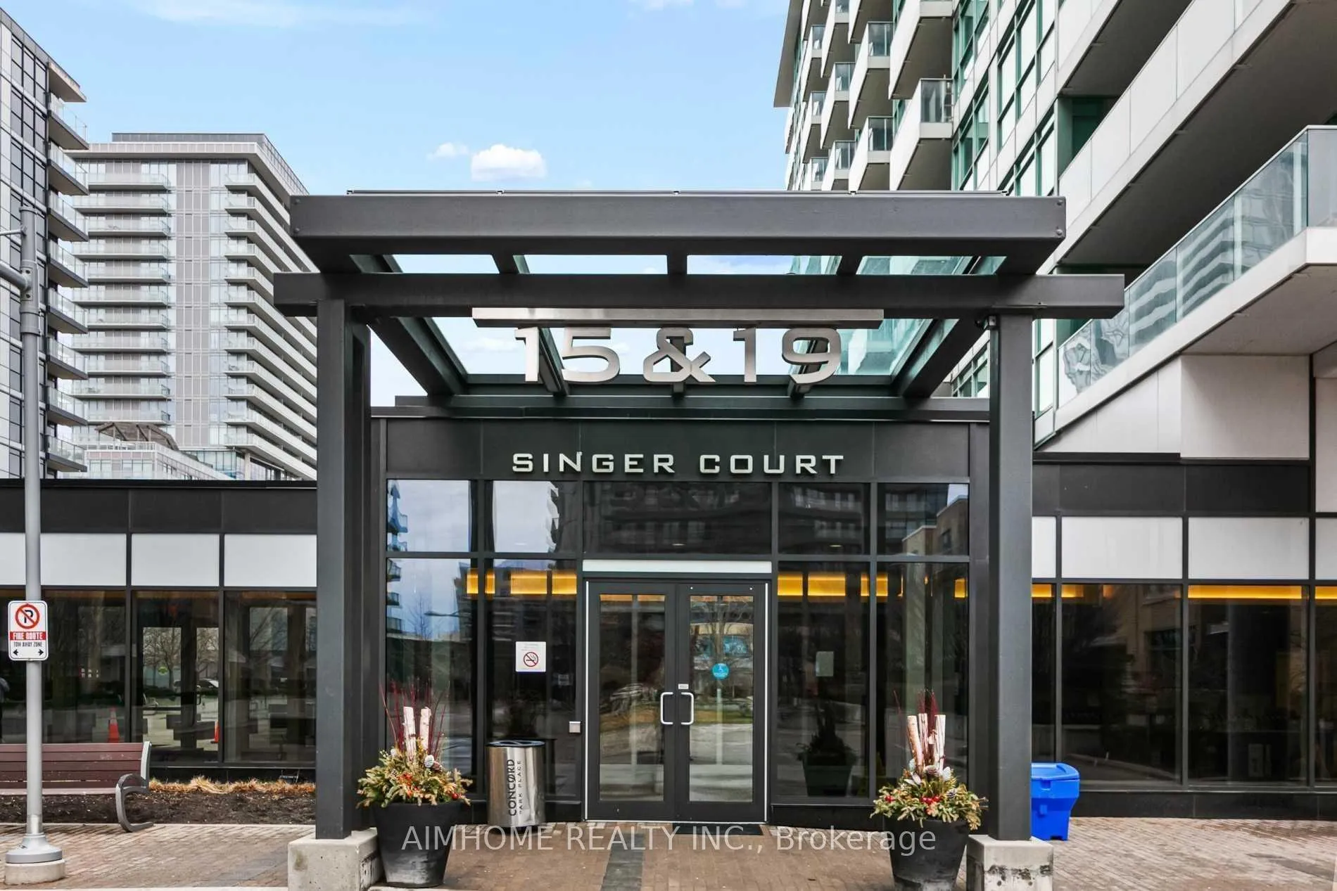 Front of Unit 921, 19 Singer Court