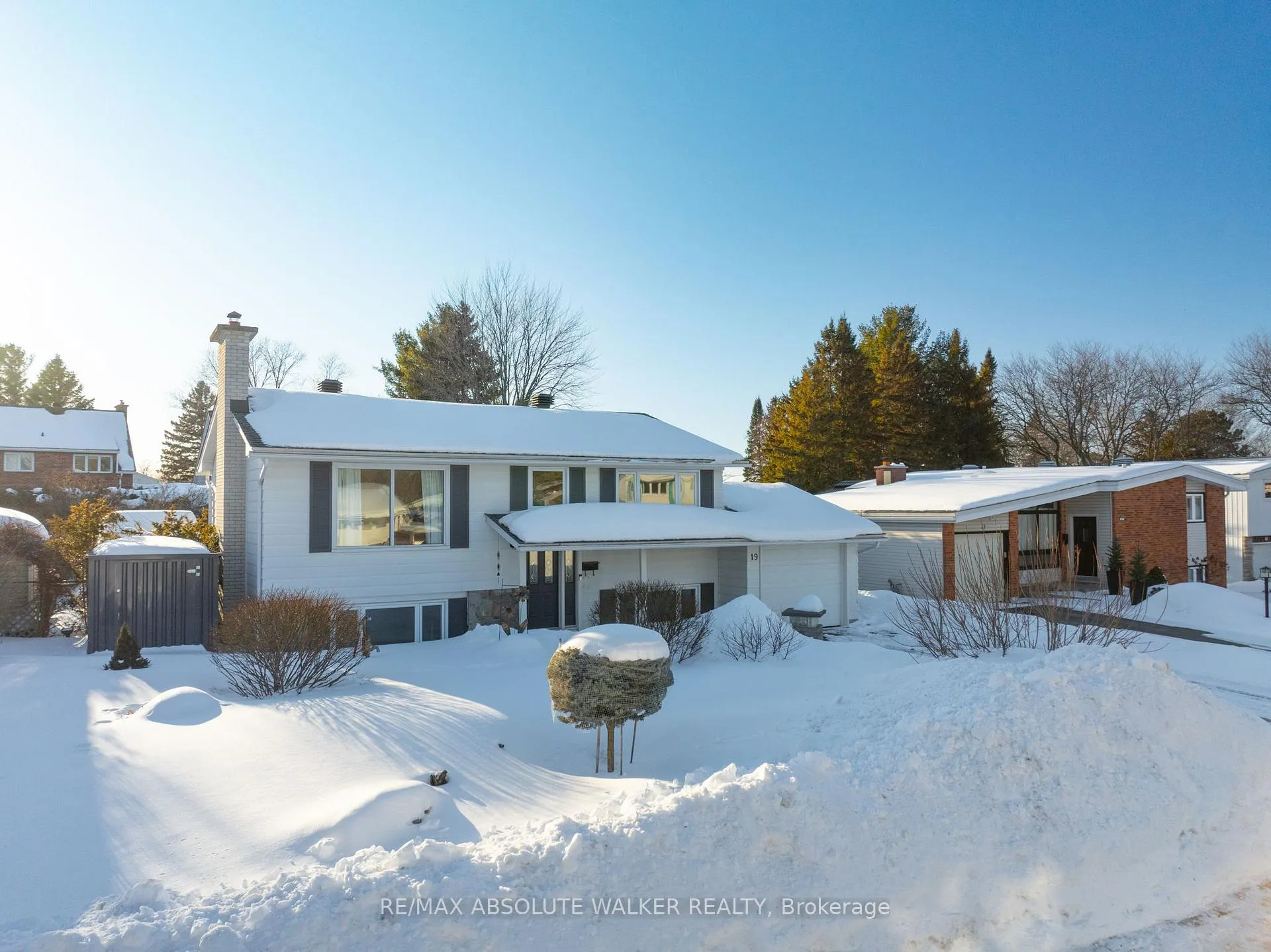 Photo 2 of 19 Lambert Drive, Ottawa, Sheahan Estates/Trend Village — HOMEH
