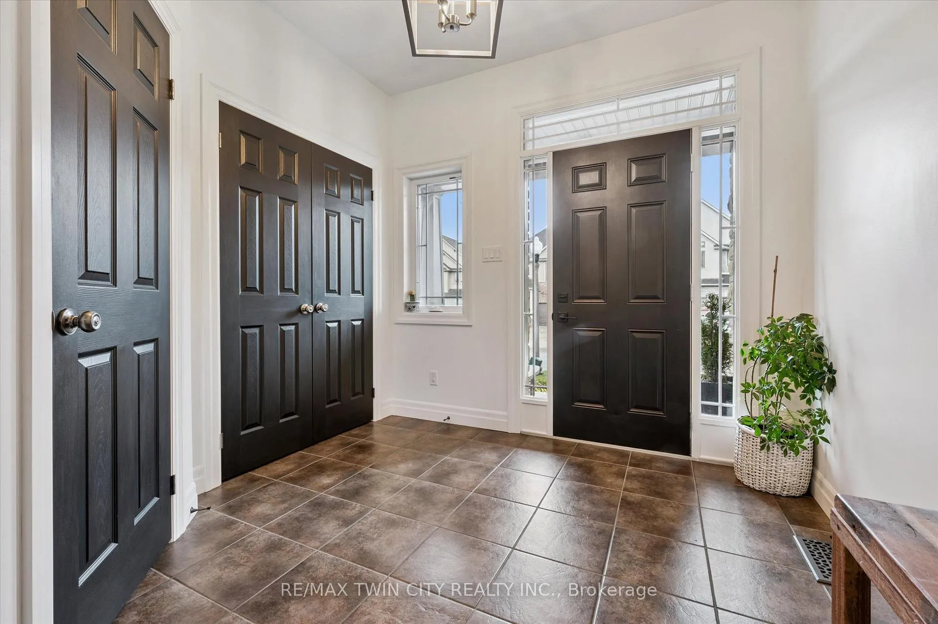 Photo 9 of 46 Deer Creek Street, Kitchener — HOMEH