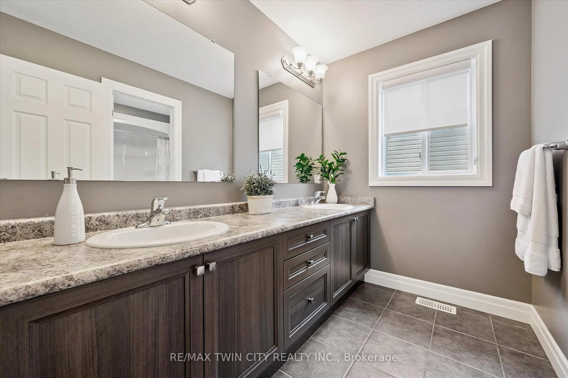 Photo 29 of 46 Deer Creek Street, Kitchener — HOMEH