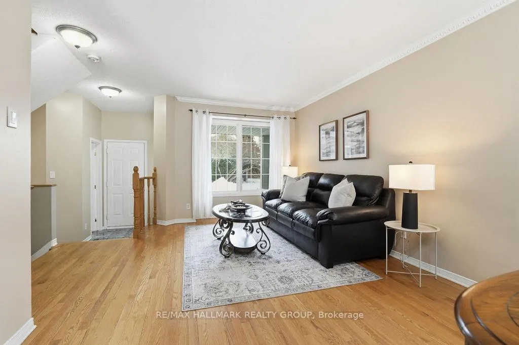 Photo 3 of 1165 Falconcrest Court, Ottawa, Chatelaine Village — HOMEH