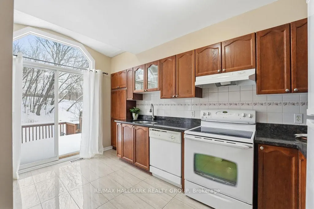 Photo 11 of 1165 Falconcrest Court, Ottawa, Chatelaine Village — HOMEH