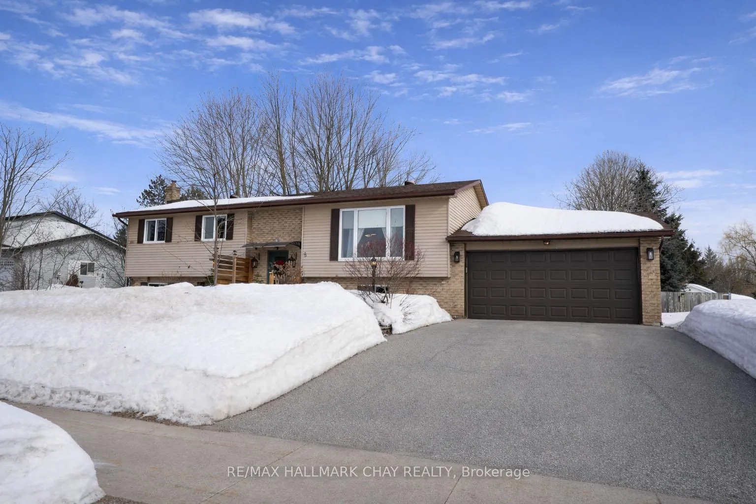 Photo 2 of 8 St Patricks Drive, Springwater, Phelpston — HOMEH