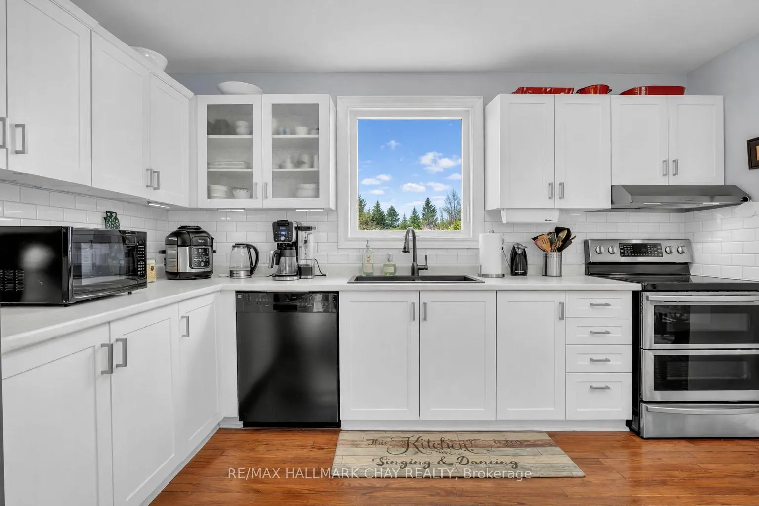 Photo 9 of 8 St Patricks Drive, Springwater, Phelpston — HOMEH