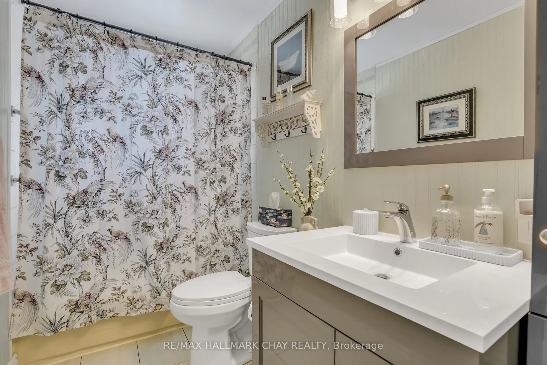 Photo 22 of 8 St Patricks Drive, Springwater, Phelpston — HOMEH