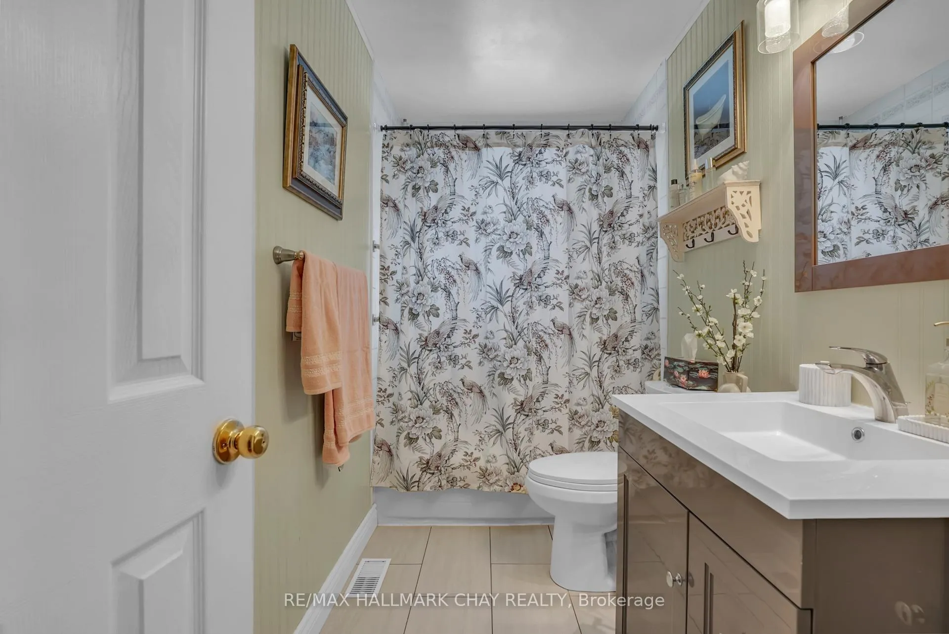 Photo 23 of 8 St Patricks Drive, Springwater, Phelpston — HOMEH