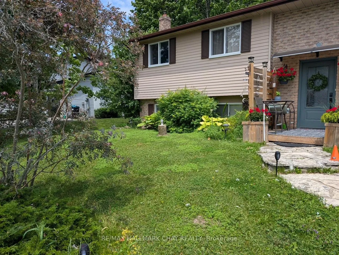 Photo 40 of 8 St Patricks Drive, Springwater, Phelpston — HOMEH