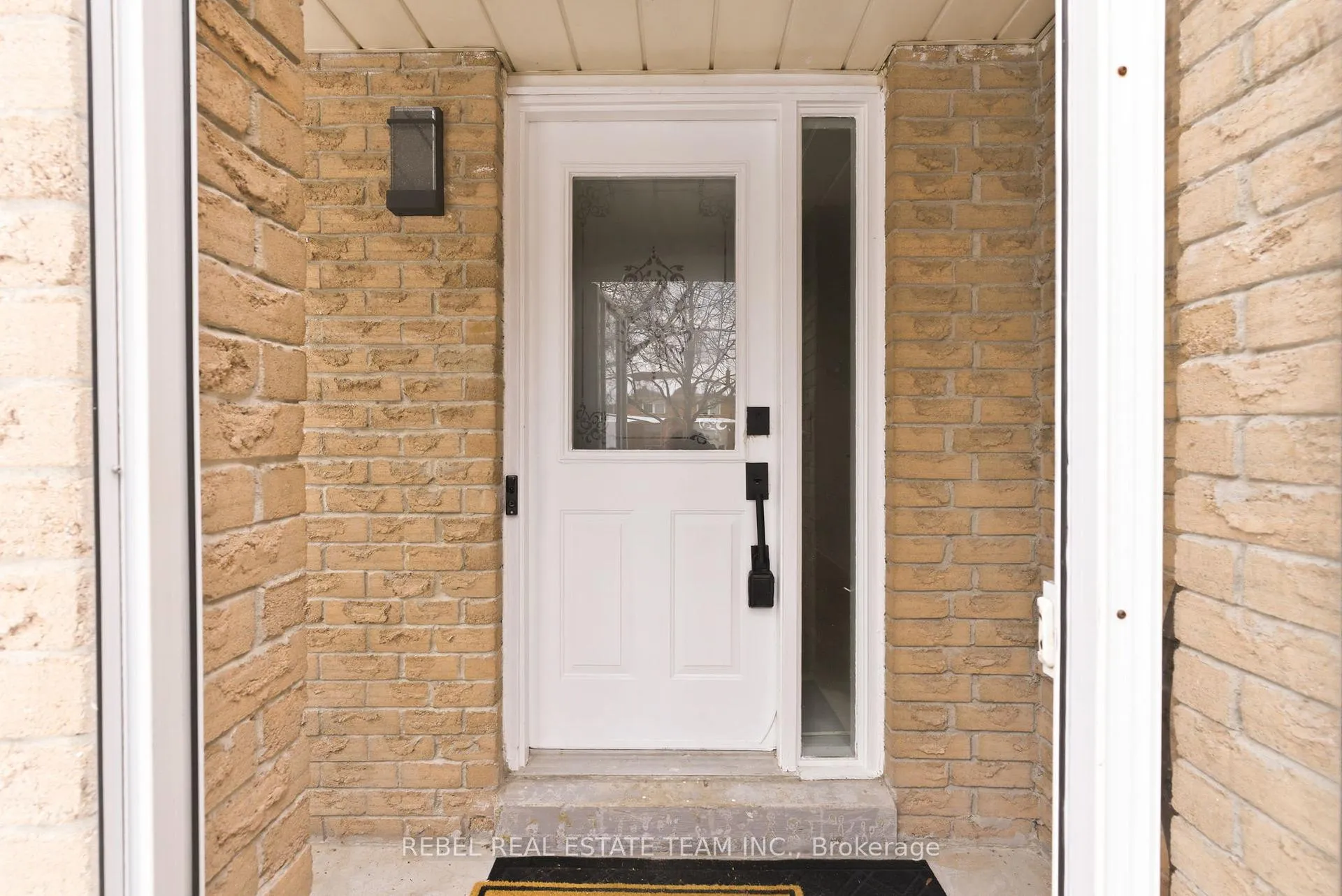 Photo 2 of 89 Hewitt Crescent, Ajax, South East — HOMEH