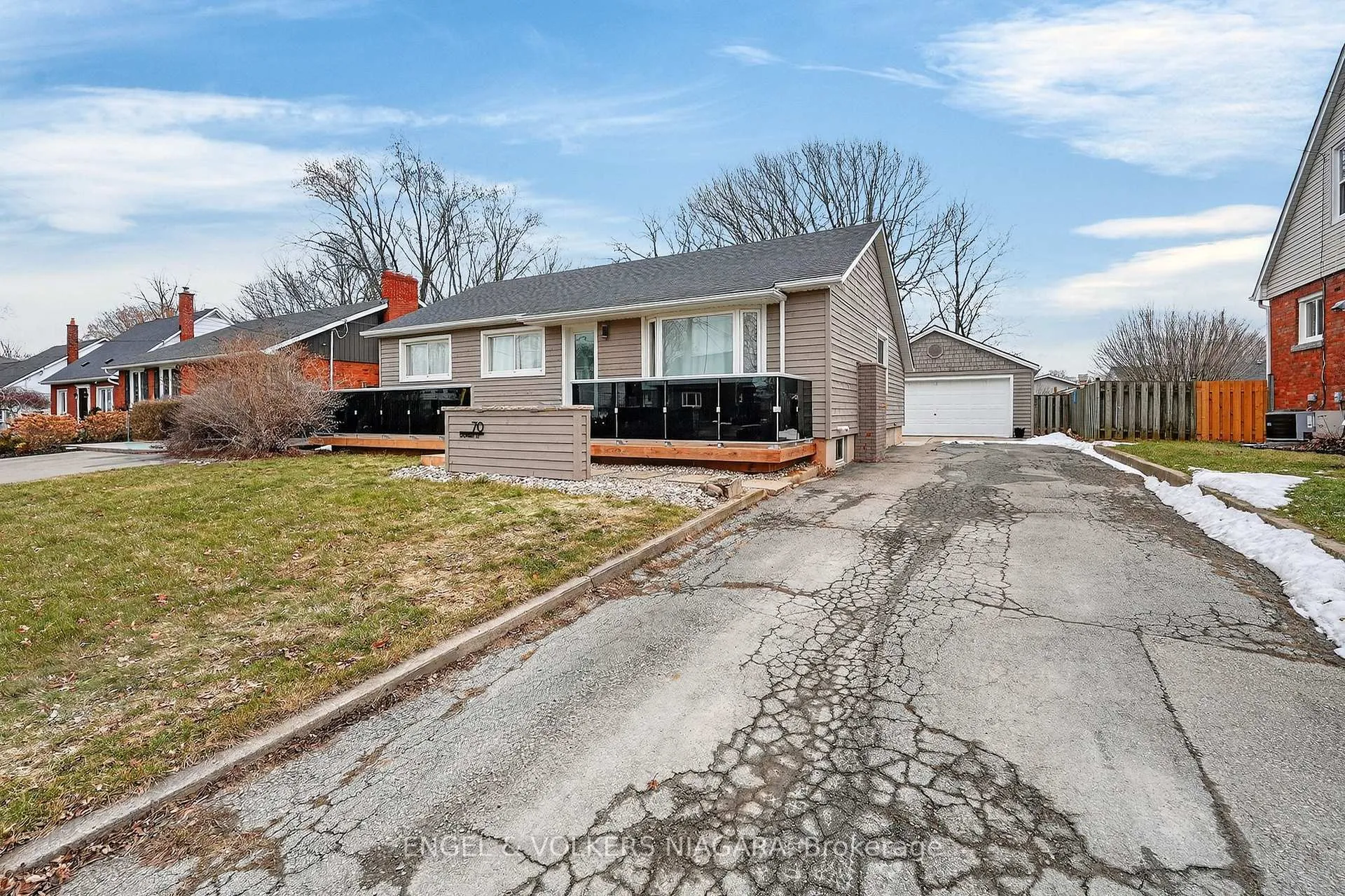 Photo 3 of 70 Stewart Street, Grimsby, Grimsby Beach — HOMEH