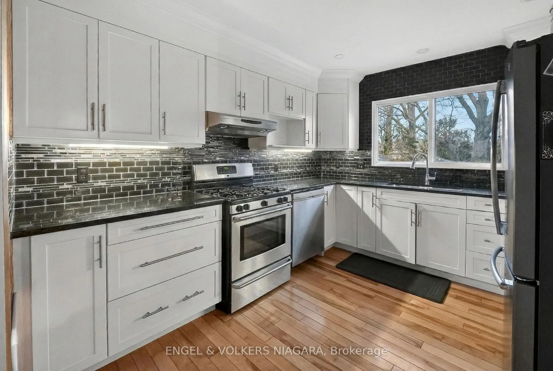 Photo 8 of 70 Stewart Street, Grimsby, Grimsby Beach — HOMEH