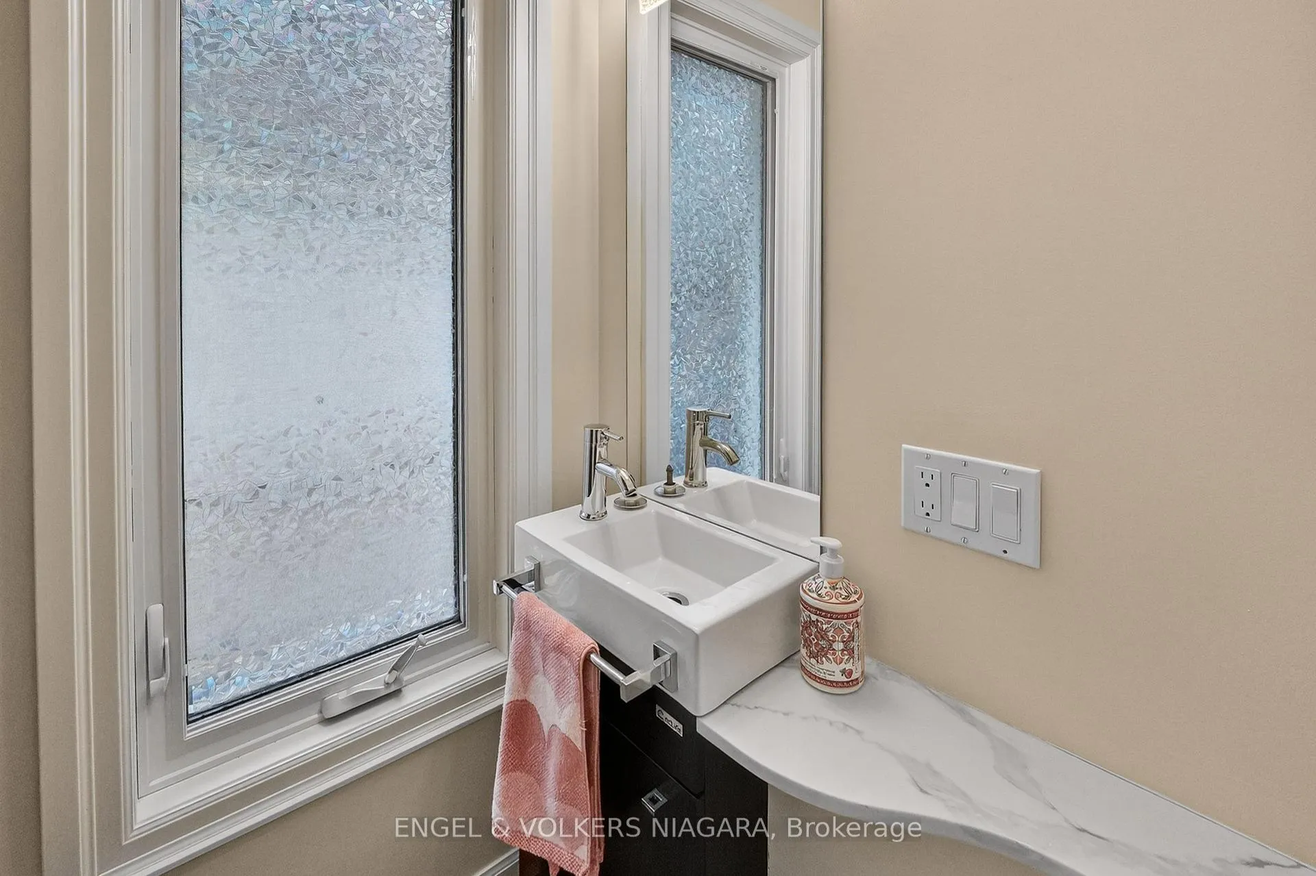 Photo 12 of 70 Stewart Street, Grimsby, Grimsby Beach — HOMEH