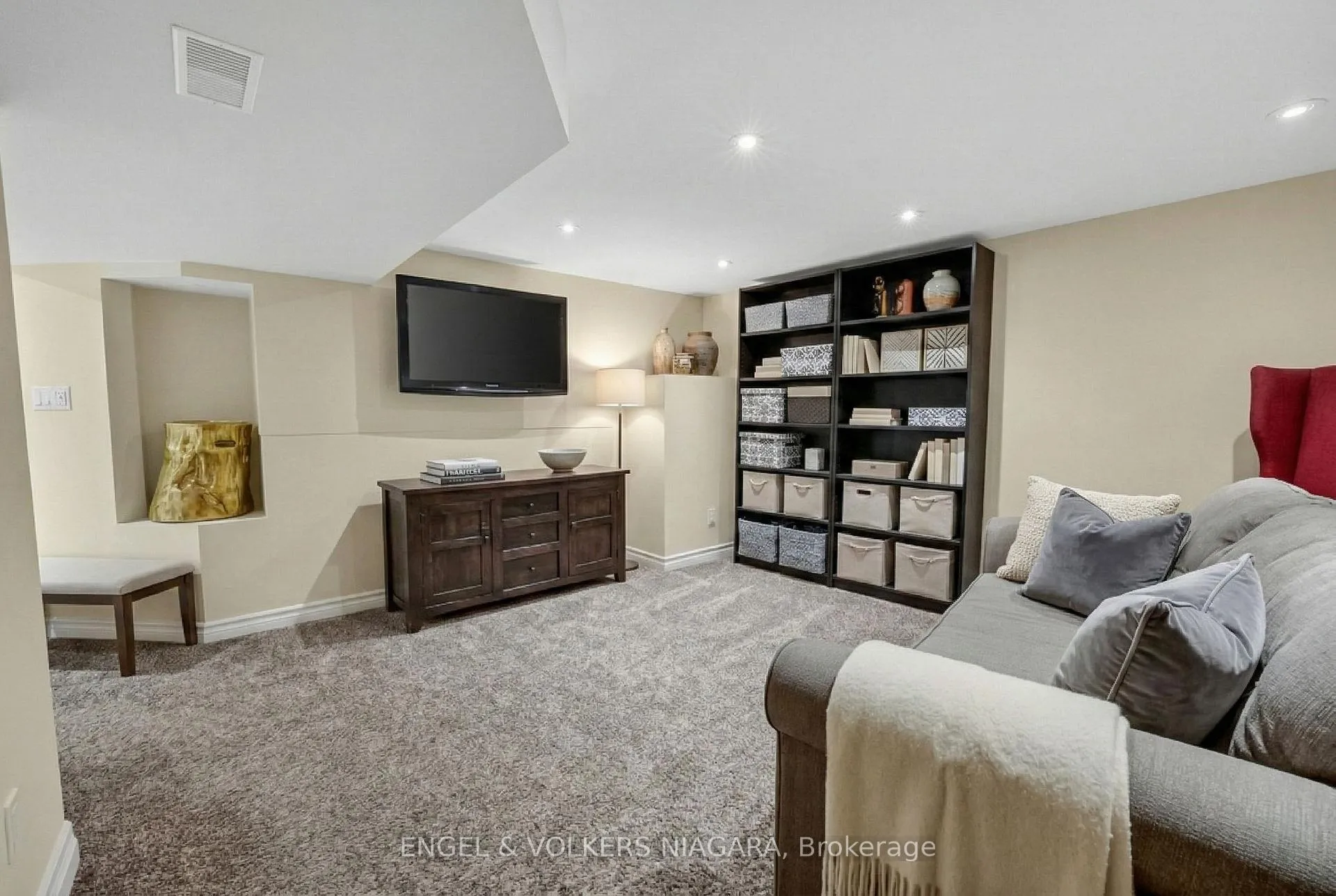 Photo 16 of 70 Stewart Street, Grimsby, Grimsby Beach — HOMEH