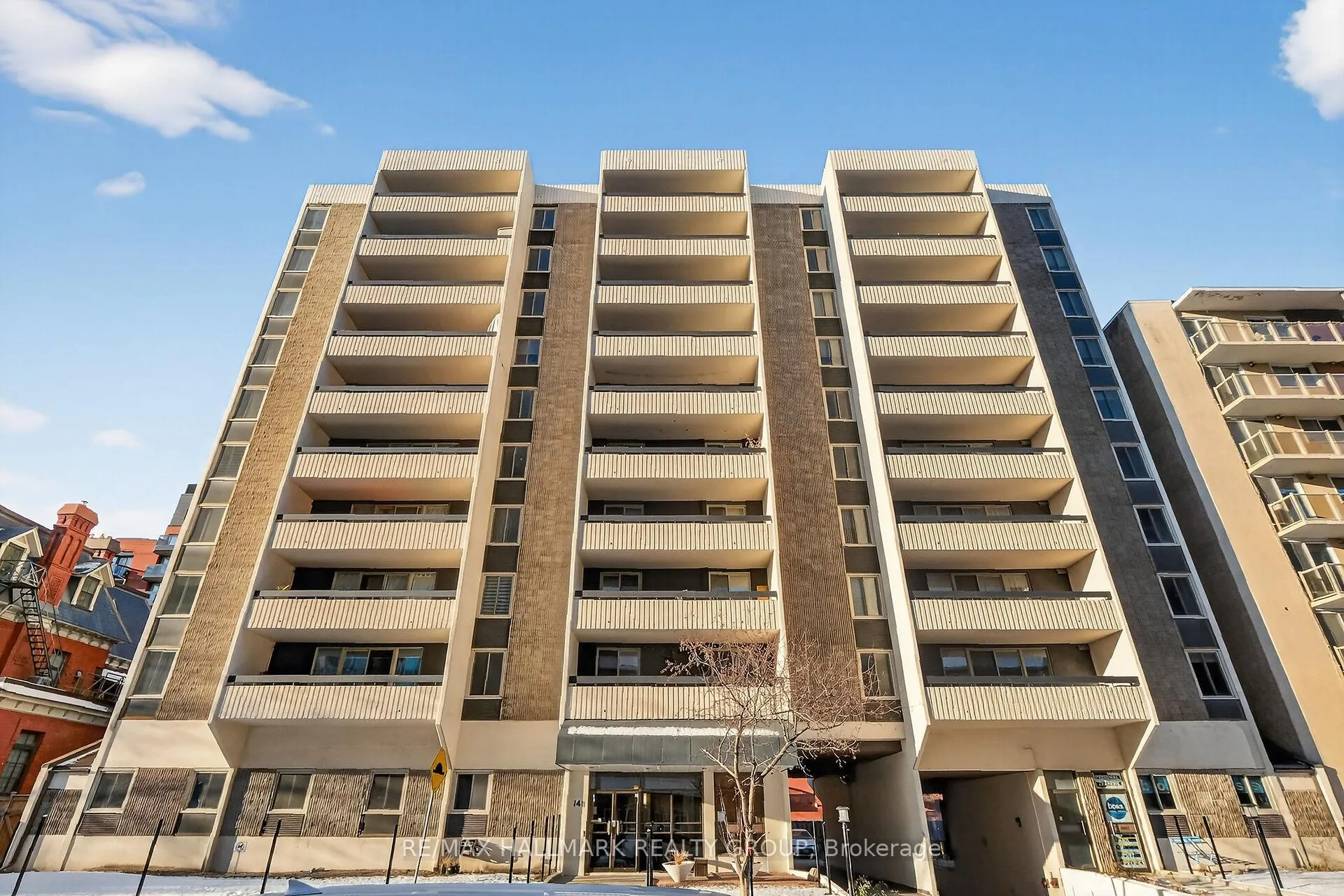 Front of Unit 705, 141 Somerset Street W