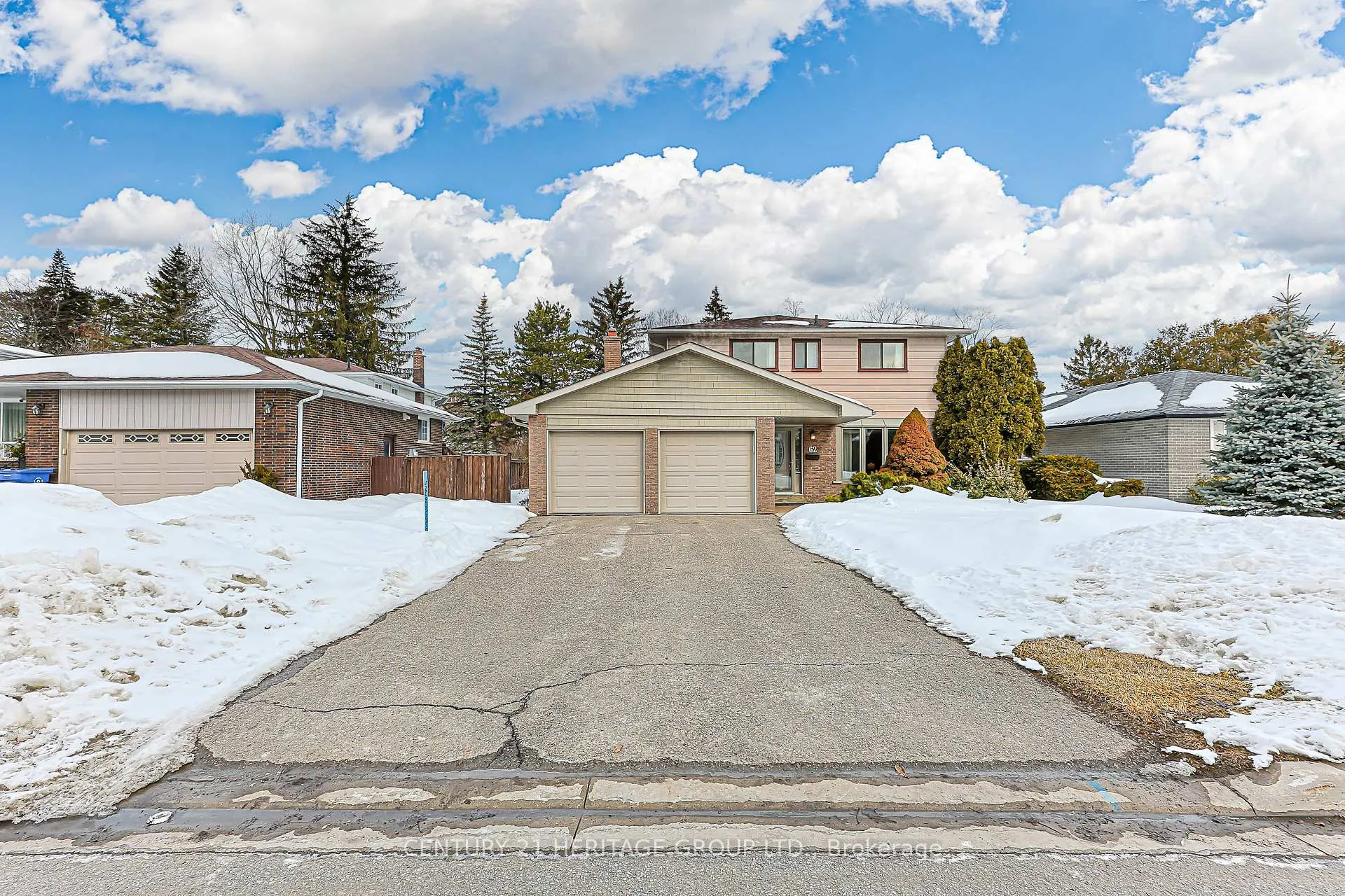 Photo 1 of 62 Fairway Drive, Aurora, Aurora Highlands — HOMEH
