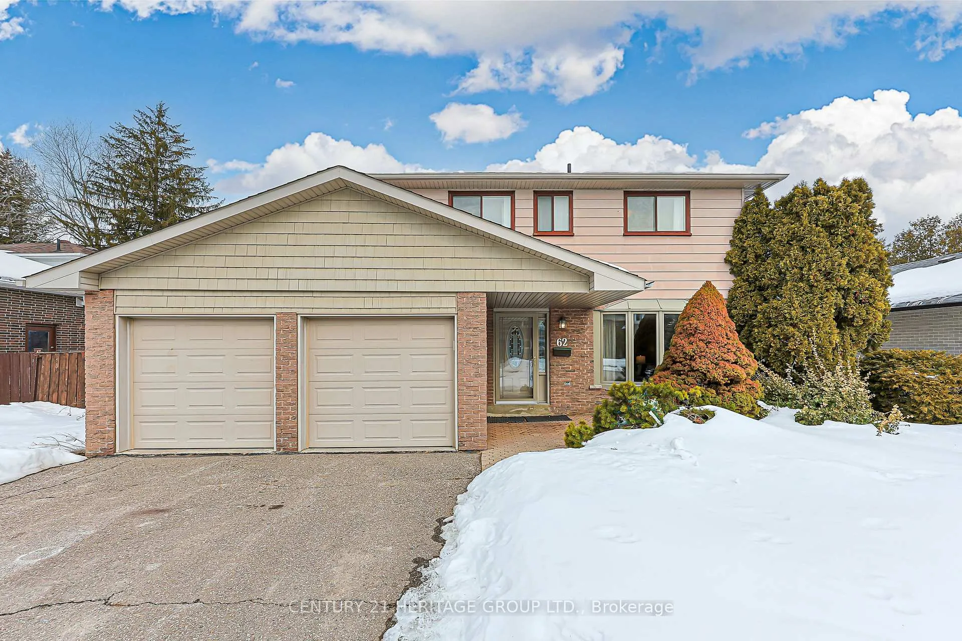 Photo 2 of 62 Fairway Drive, Aurora, Aurora Highlands — HOMEH
