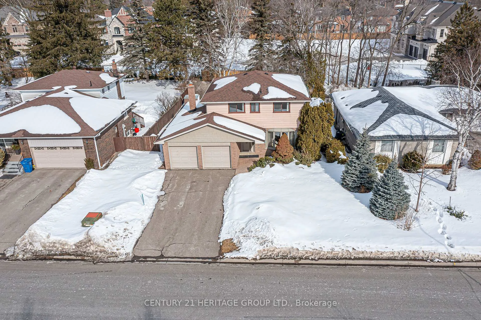 Photo 3 of 62 Fairway Drive, Aurora, Aurora Highlands — HOMEH