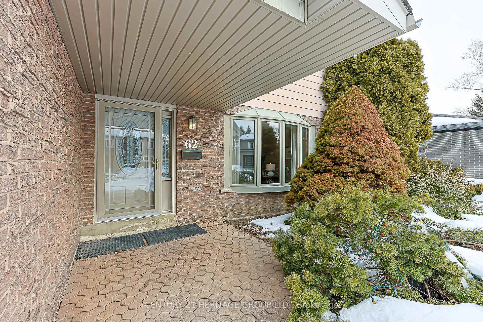 Photo 4 of 62 Fairway Drive, Aurora, Aurora Highlands — HOMEH