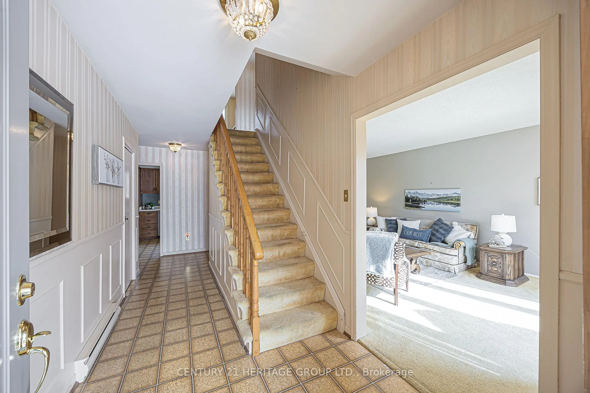 Photo 5 of 62 Fairway Drive, Aurora, Aurora Highlands — HOMEH