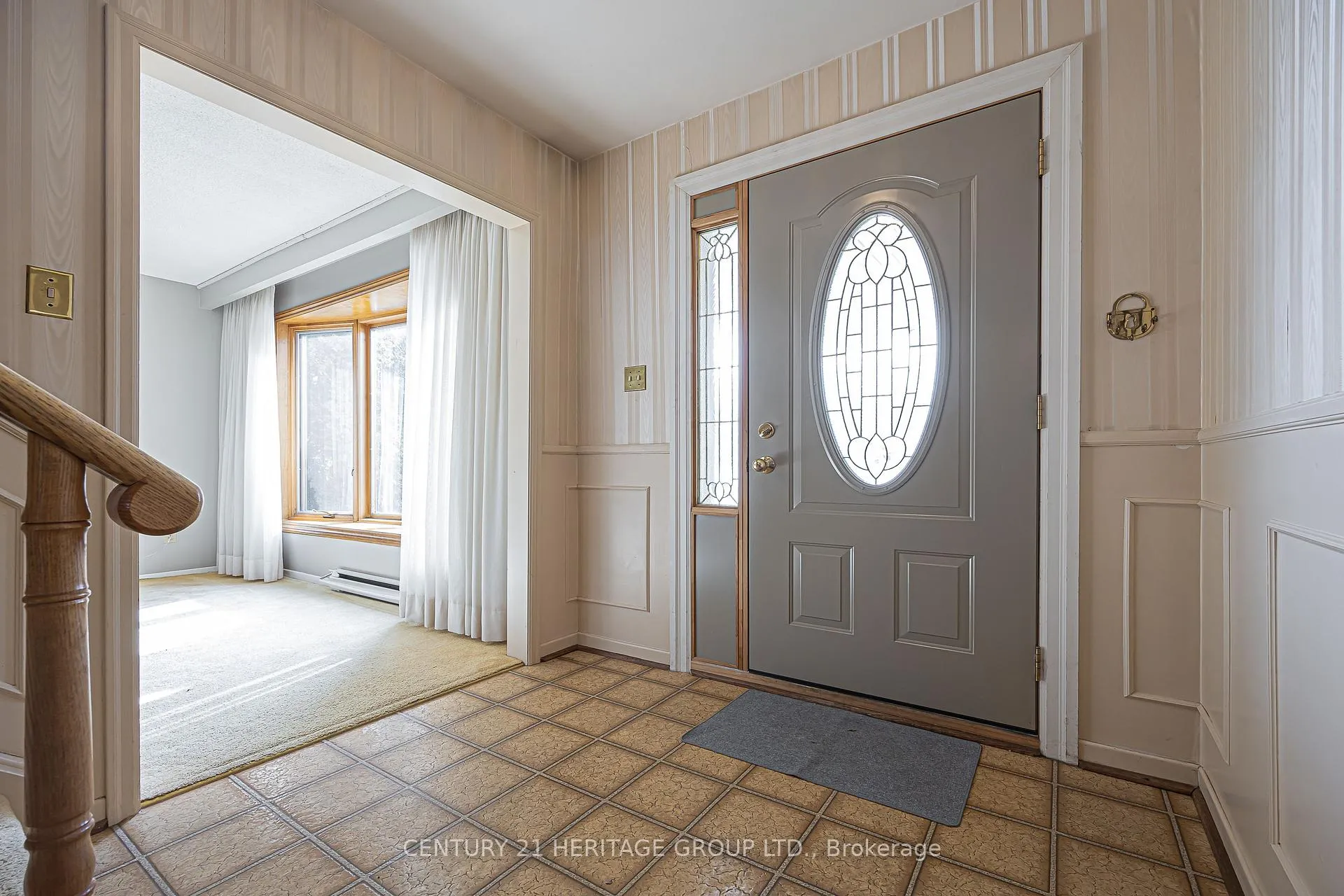 Photo 6 of 62 Fairway Drive, Aurora, Aurora Highlands — HOMEH