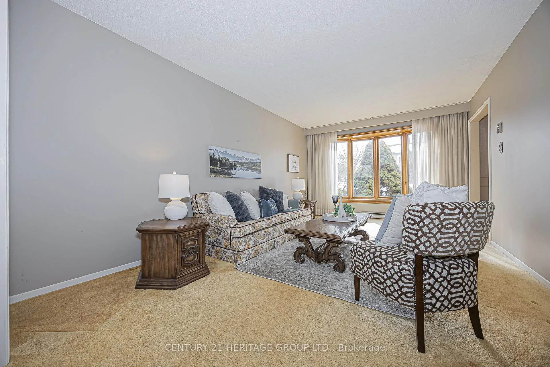 Photo 7 of 62 Fairway Drive, Aurora, Aurora Highlands — HOMEH