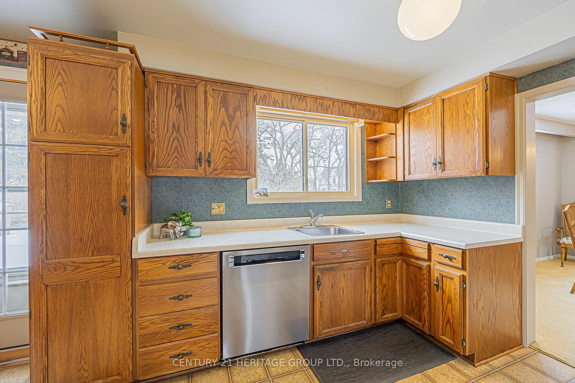 Photo 12 of 62 Fairway Drive, Aurora, Aurora Highlands — HOMEH