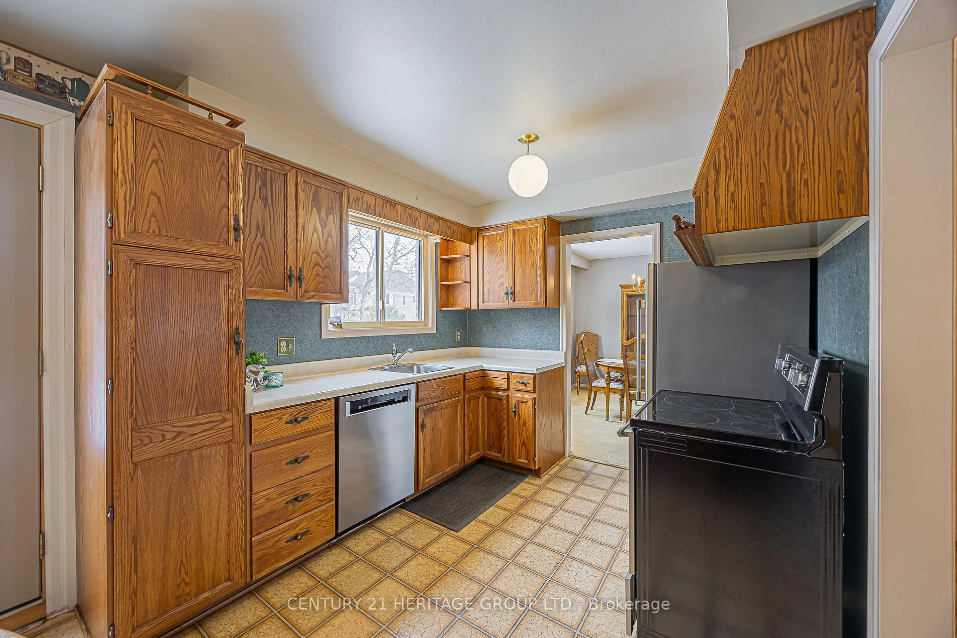 Photo 13 of 62 Fairway Drive, Aurora, Aurora Highlands — HOMEH