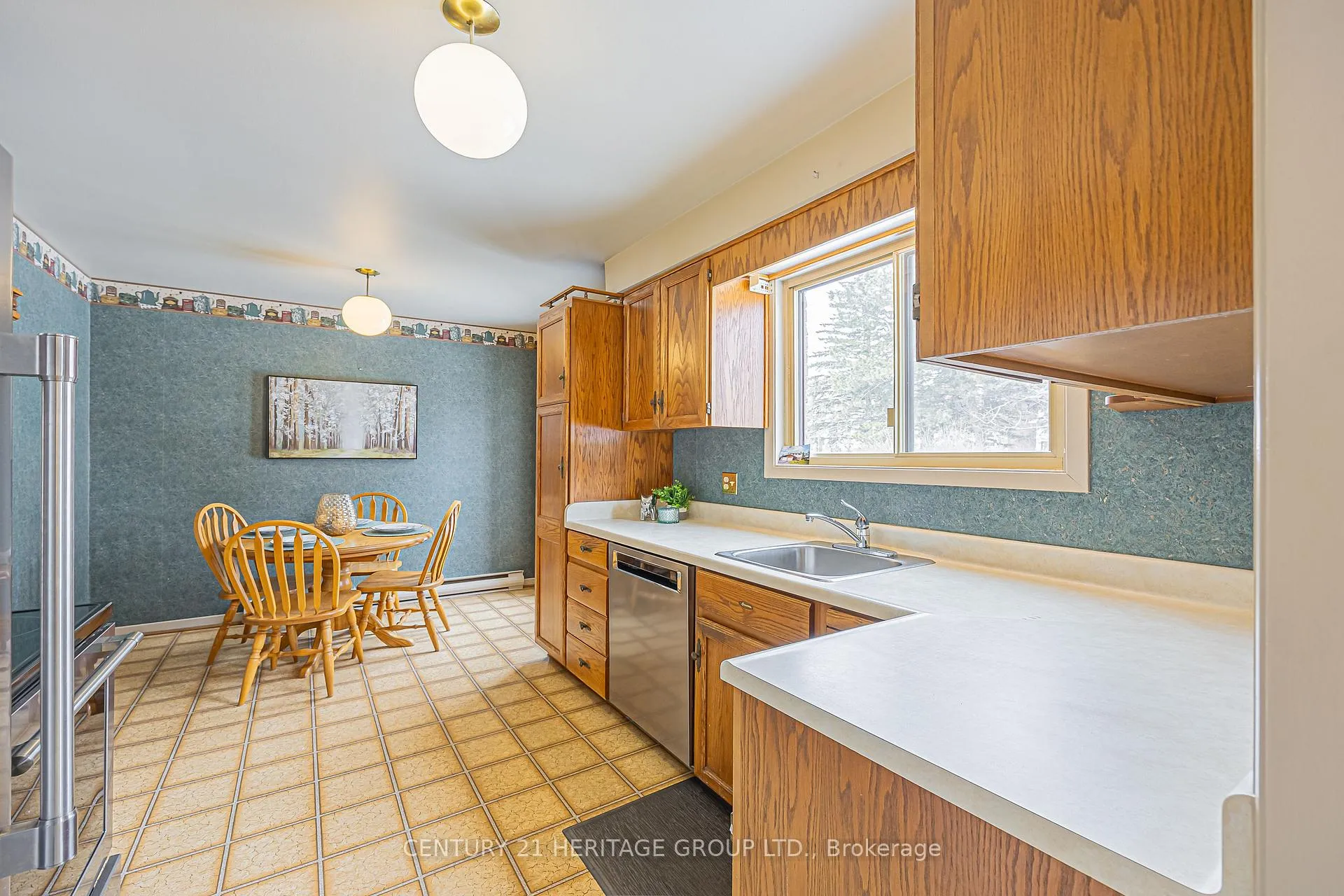 Photo 15 of 62 Fairway Drive, Aurora, Aurora Highlands — HOMEH