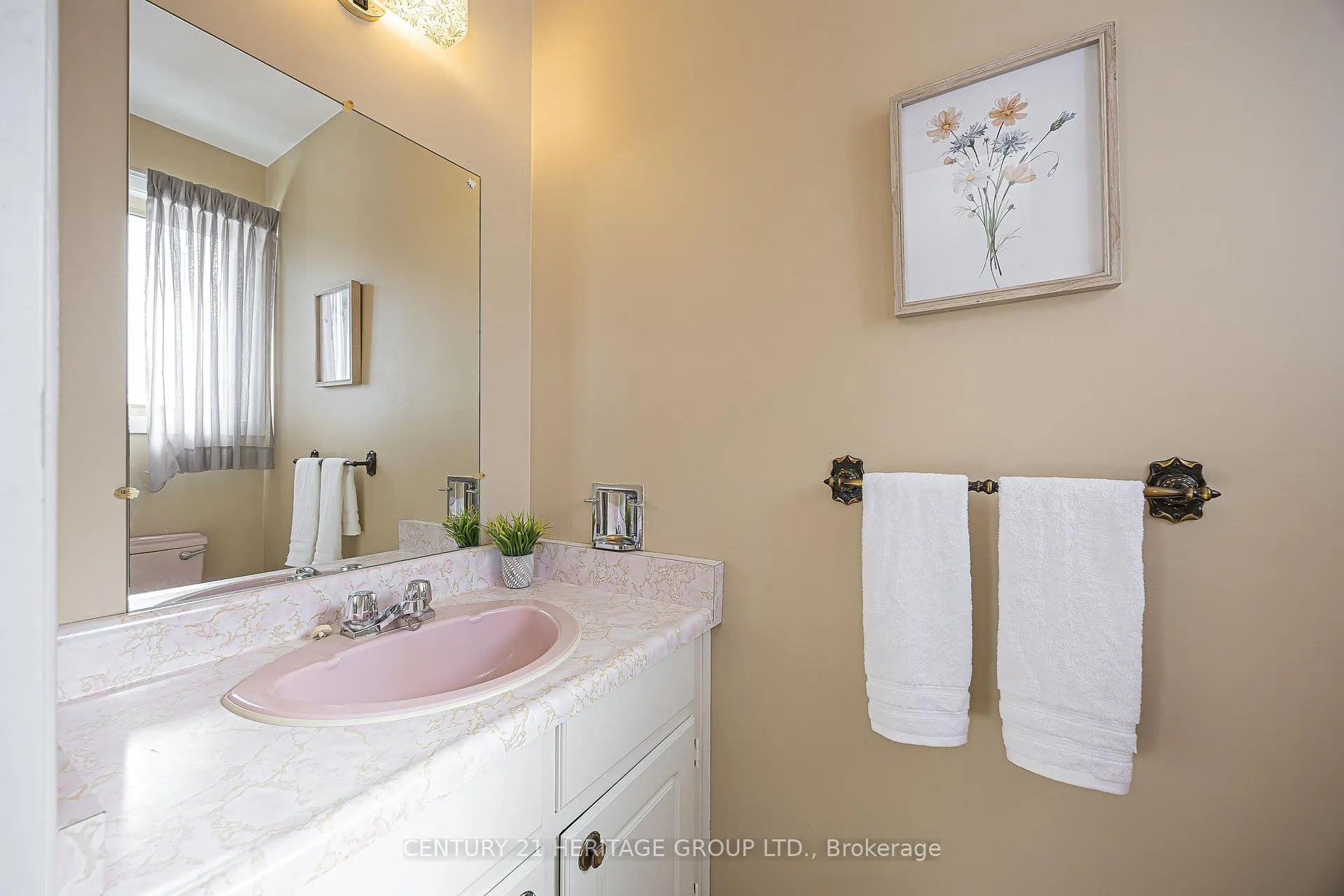 Photo 21 of 62 Fairway Drive, Aurora, Aurora Highlands — HOMEH