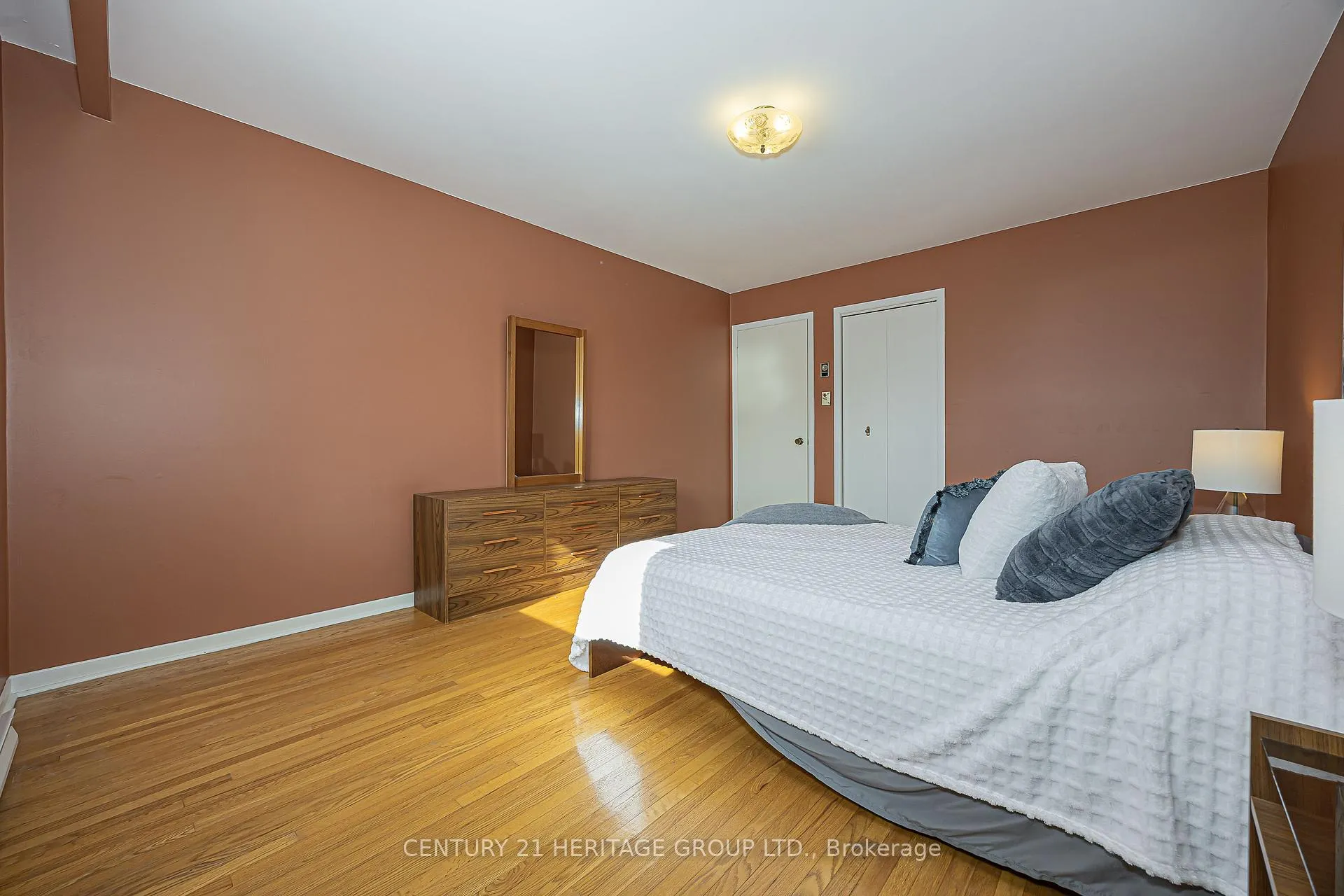 Photo 23 of 62 Fairway Drive, Aurora, Aurora Highlands — HOMEH
