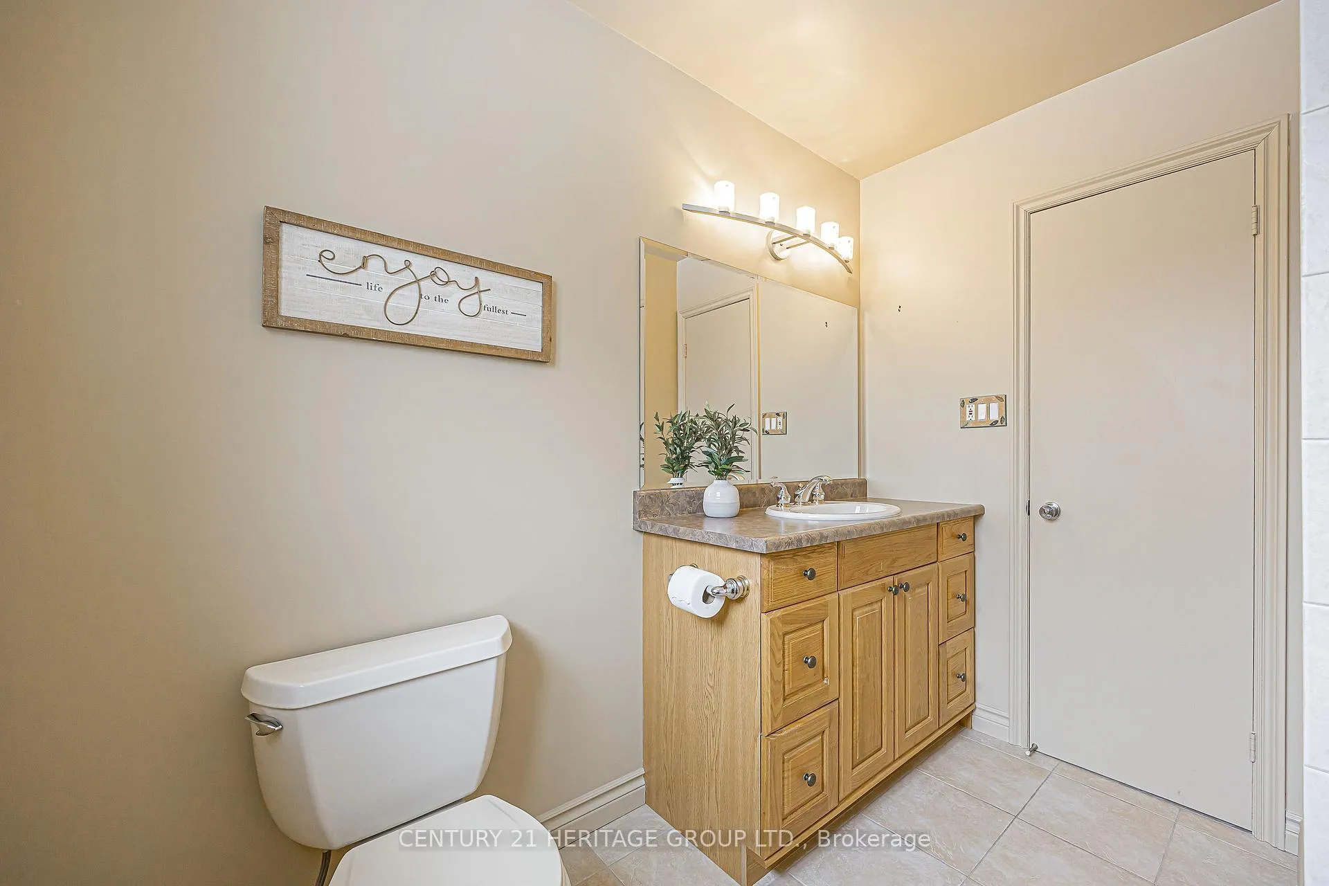 Photo 24 of 62 Fairway Drive, Aurora, Aurora Highlands — HOMEH