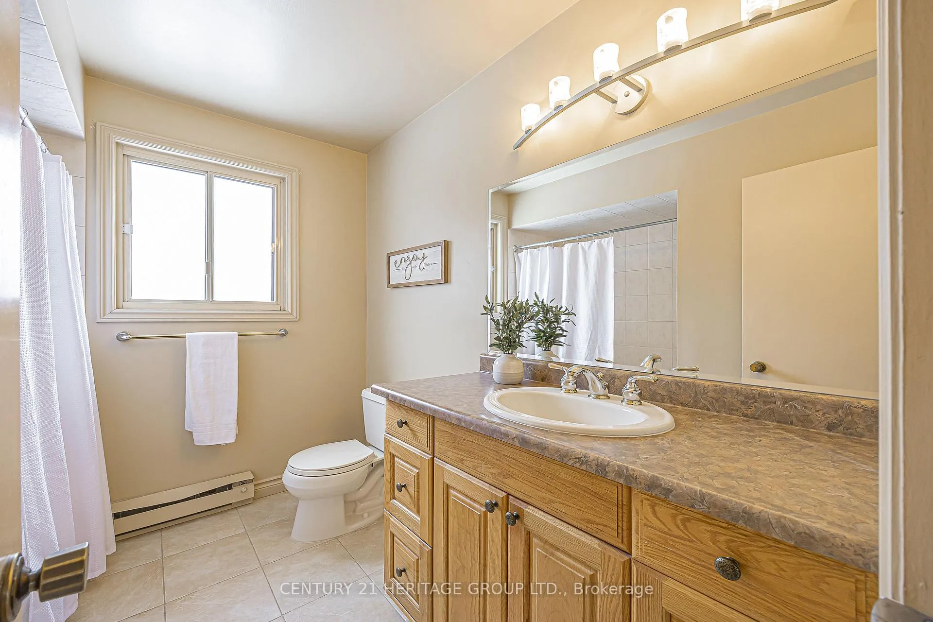 Photo 25 of 62 Fairway Drive, Aurora, Aurora Highlands — HOMEH
