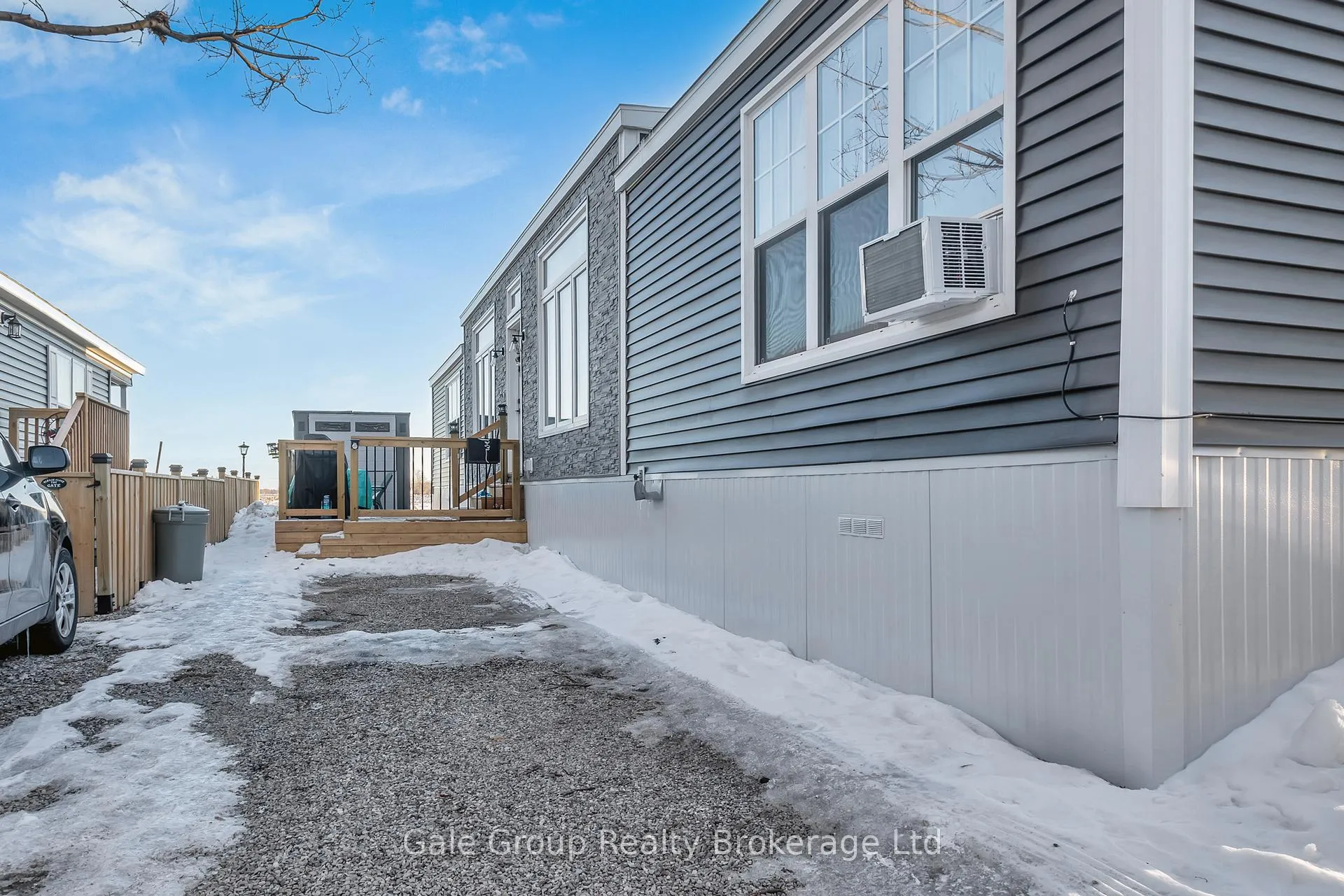 Front of Unit 617, 99 Fourth Concession Road