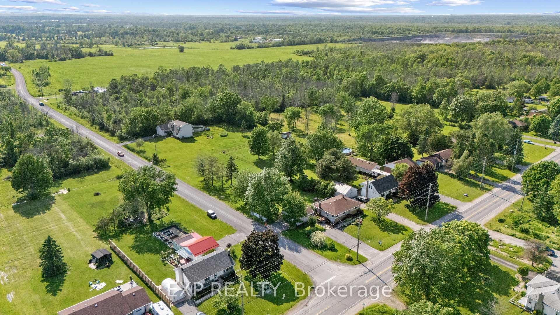Photo 4 of 450 Coronation Boulevard, Loyalist, Amherstview — HOMEH
