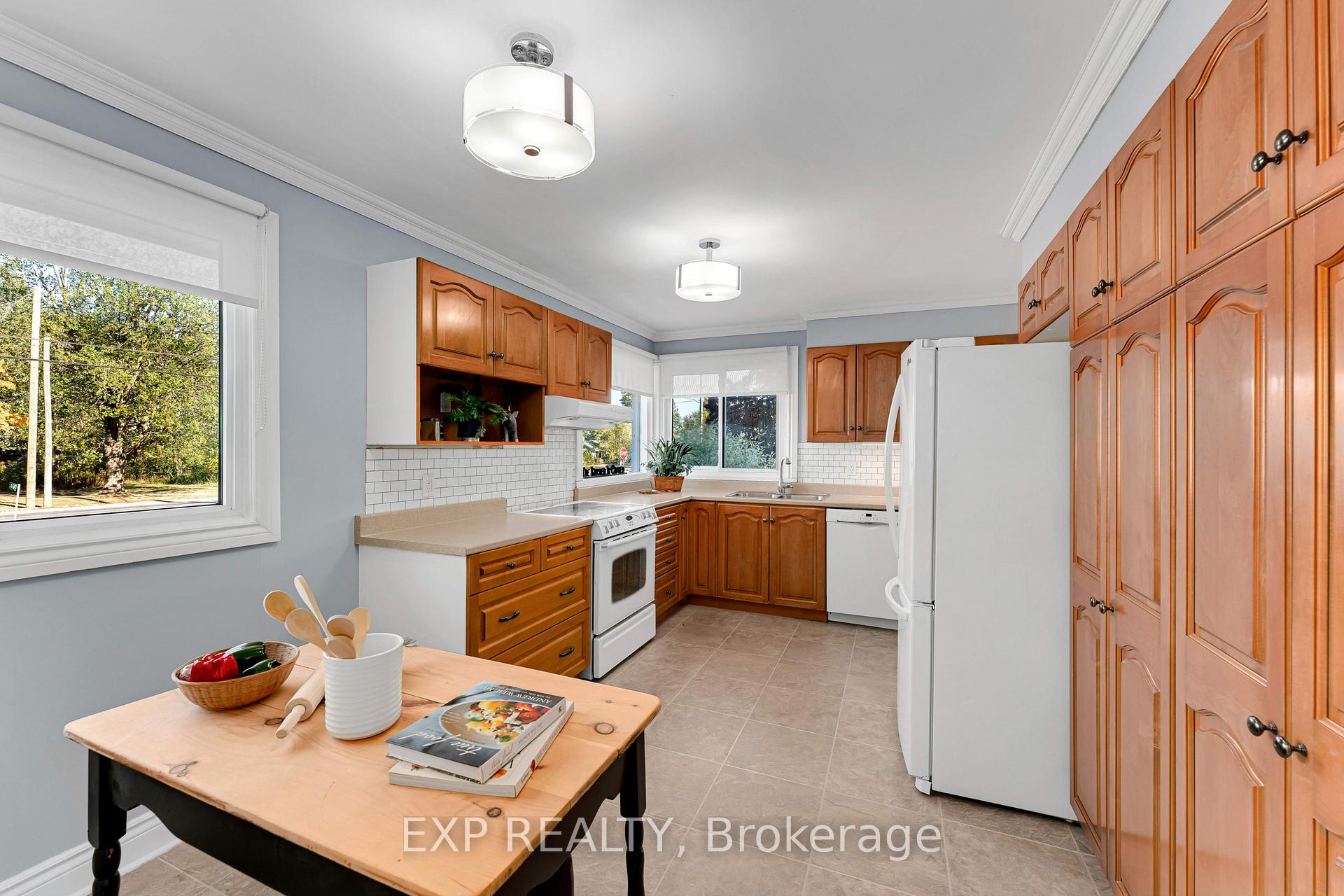 Photo 15 of 450 Coronation Boulevard, Loyalist, Amherstview — HOMEH