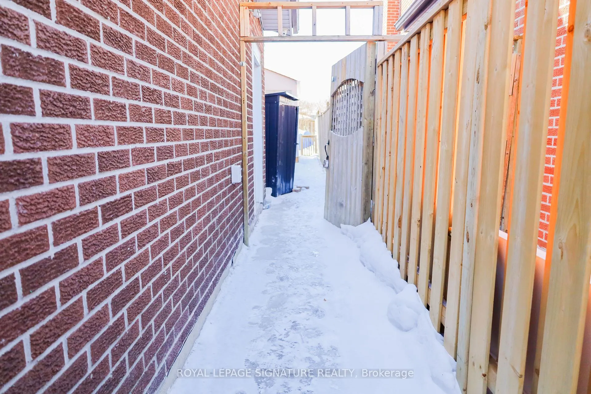 Photo 2 of Unit Basement Apt1, 273 Centre Street, Brampton, Brampton North — HOMEH