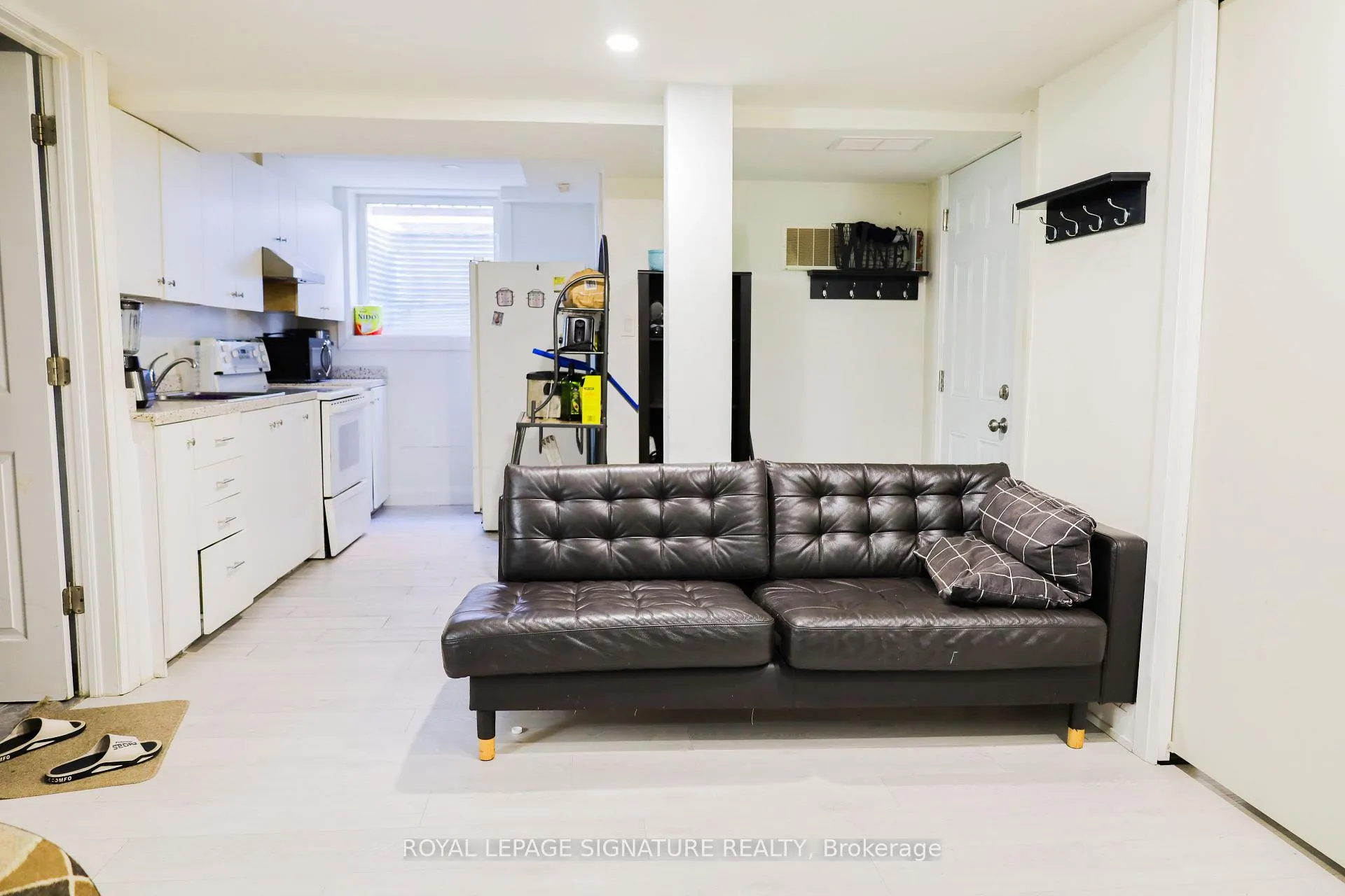 Photo 5 of Unit Basement Apt1, 273 Centre Street, Brampton, Brampton North — HOMEH