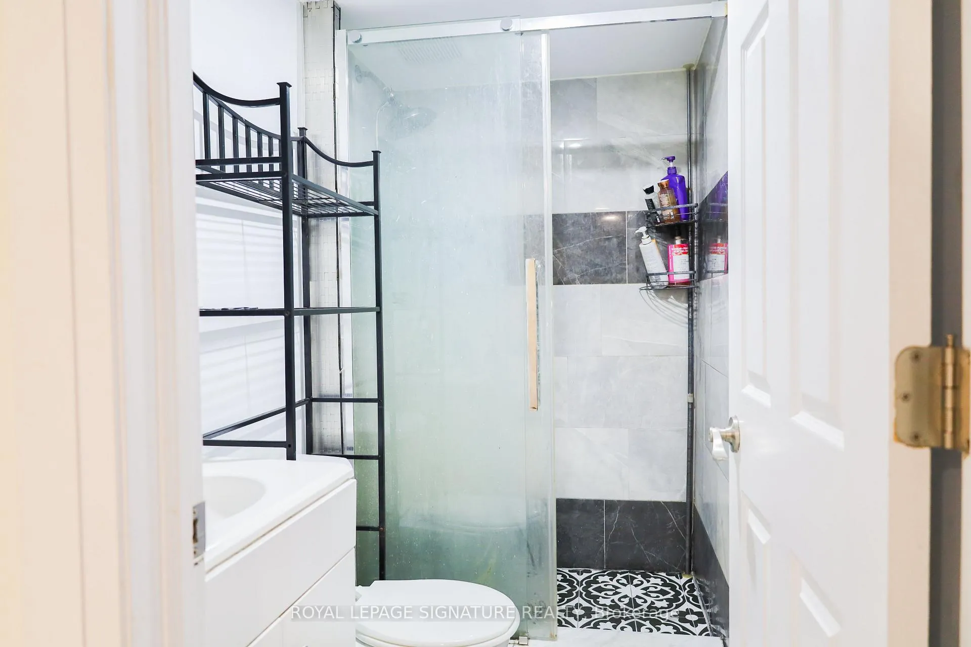Photo 7 of Unit Basement Apt1, 273 Centre Street, Brampton, Brampton North — HOMEH